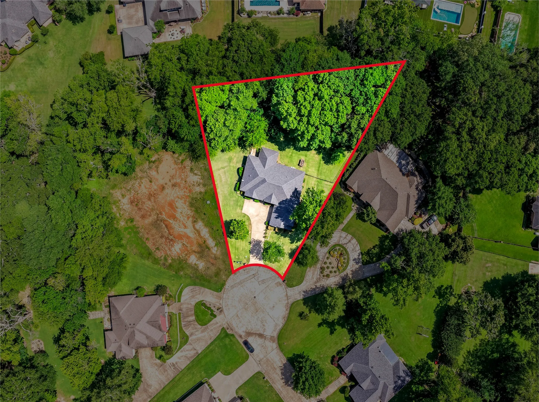 Single Family Residence For Sale in Titus County , 910 Holly Hill, Mt Pleasant, Texas 75455, 4 Bedroom, 3 Bathroom, 2 Garage spaces, 2,800 Sqft, built in 2005, mls#21402372, Real Estate Agent in Mt Pleasant, Homes For Sale in Titus county, Homes For Sale in Mt Pleasant, Realtor in Mt Pleasant Texas, Real Estate Brokerage Independent Realty Texas, Luminita Cordes Realtor