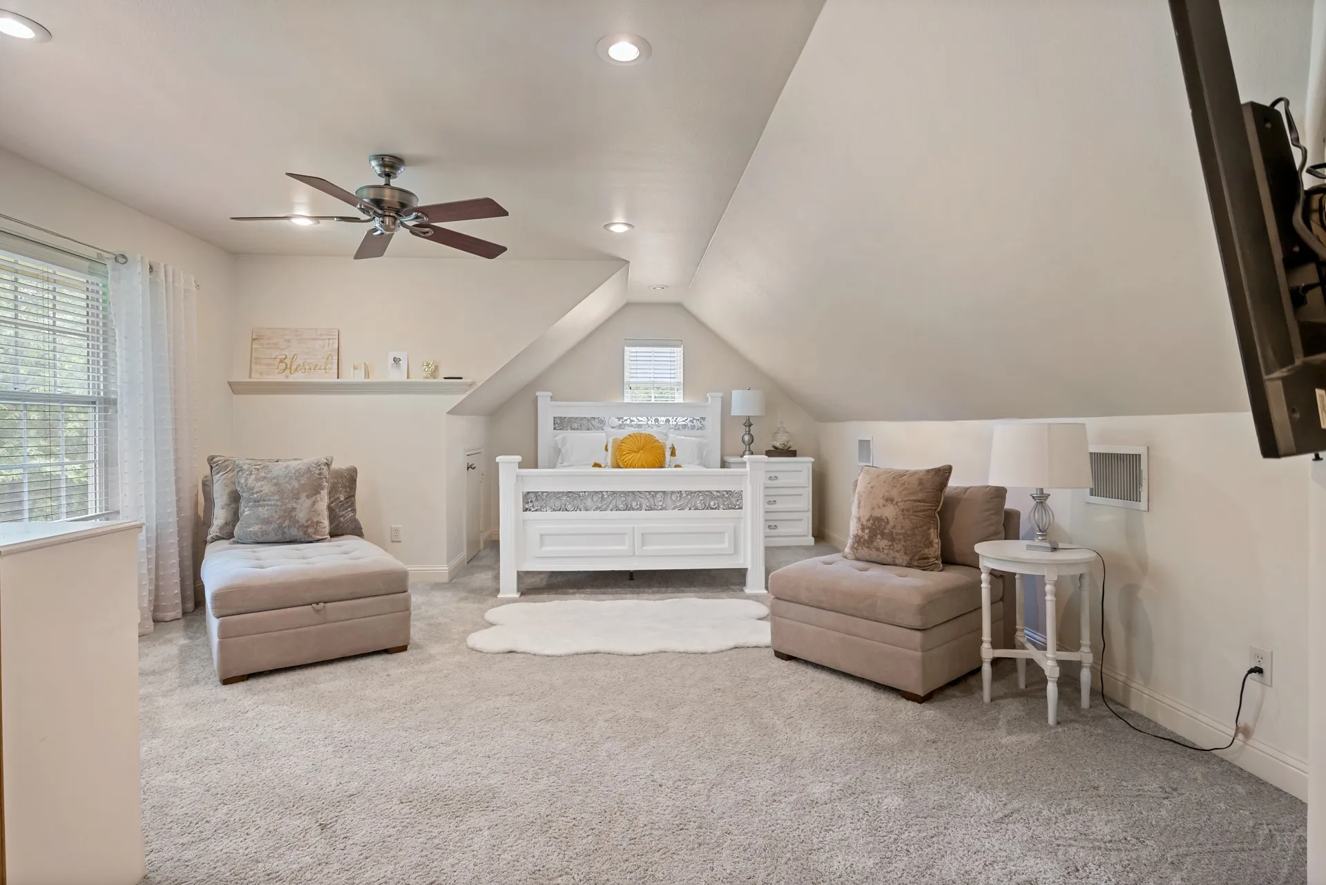 Single Family Residence For Sale in Titus County , 910 Holly Hill, Mt Pleasant, Texas 75455, 4 Bedroom, 3 Bathroom, 2 Garage spaces, 2,800 Sqft, built in 2005, mls#21402372, Real Estate Agent in Mt Pleasant, Homes For Sale in Titus county, Homes For Sale in Mt Pleasant, Realtor in Mt Pleasant Texas, Real Estate Brokerage Independent Realty Texas, Luminita Cordes Realtor