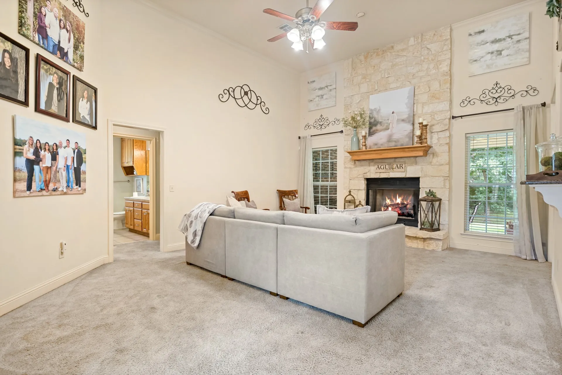 Single Family Residence For Sale in Titus County , 910 Holly Hill, Mt Pleasant, Texas 75455, 4 Bedroom, 3 Bathroom, 2 Garage spaces, 2,800 Sqft, built in 2005, mls#21402372, Real Estate Agent in Mt Pleasant, Homes For Sale in Titus county, Homes For Sale in Mt Pleasant, Realtor in Mt Pleasant Texas, Real Estate Brokerage Independent Realty Texas, Luminita Cordes Realtor