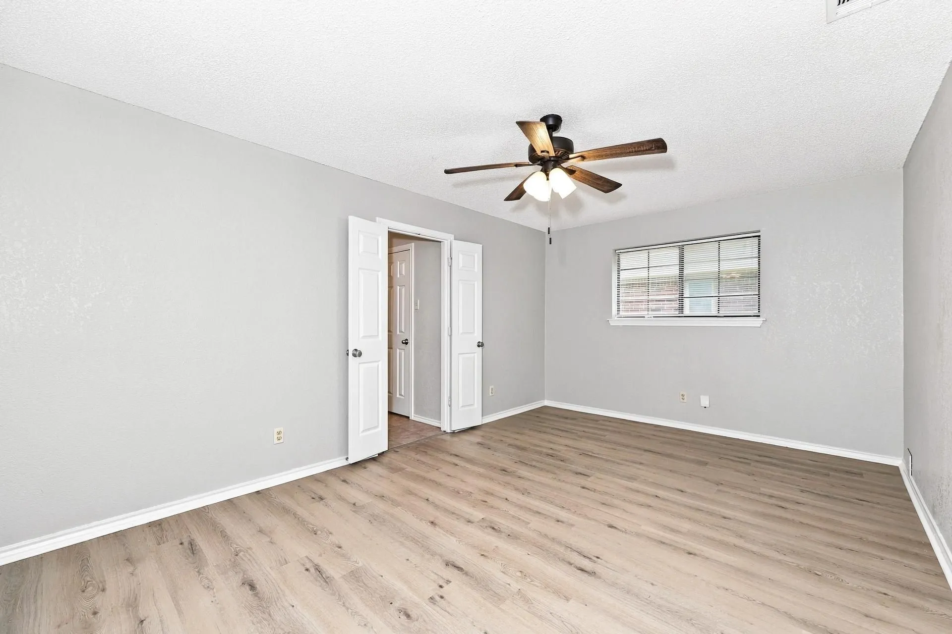 Single Family Residence For Rent in Ellis County , 308 Floyd Street, Waxahachie, Texas 75165, 3 Bedroom, 2 Bathroom, 2 Garage spaces, 1,713 Sqft, built in 1987, mls#21404963, Real Estate Agent in Waxahachie, Homes For Rent in Ellis county, Homes For Rent in Waxahachie, Realtor in Waxahachie Texas, Real Estate Brokerage Independent Realty Texas, Luminita Cordes Realtor