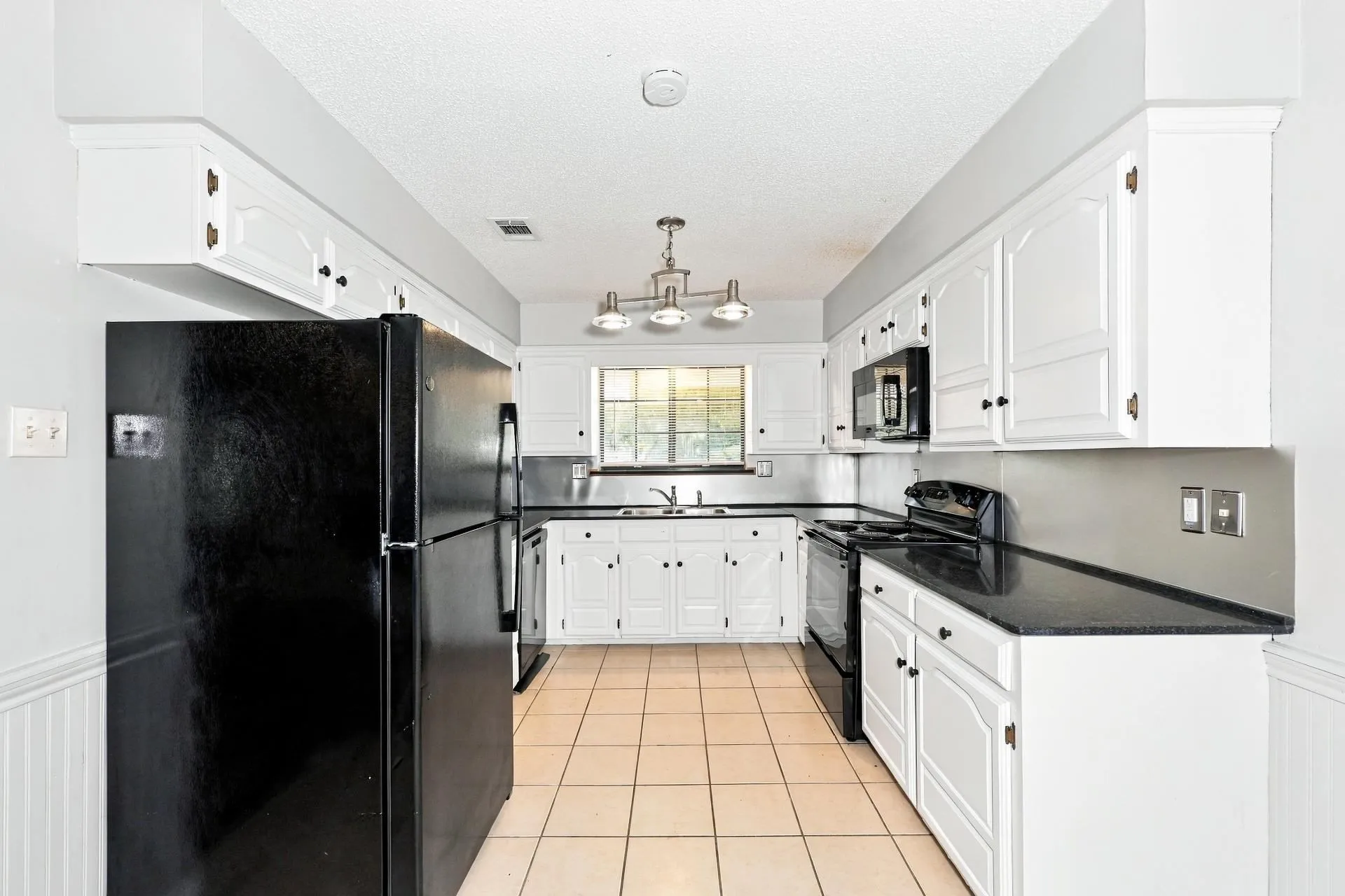 Single Family Residence For Rent in Ellis County , 308 Floyd Street, Waxahachie, Texas 75165, 3 Bedroom, 2 Bathroom, 2 Garage spaces, 1,713 Sqft, built in 1987, mls#21404963, Real Estate Agent in Waxahachie, Homes For Rent in Ellis county, Homes For Rent in Waxahachie, Realtor in Waxahachie Texas, Real Estate Brokerage Independent Realty Texas, Luminita Cordes Realtor