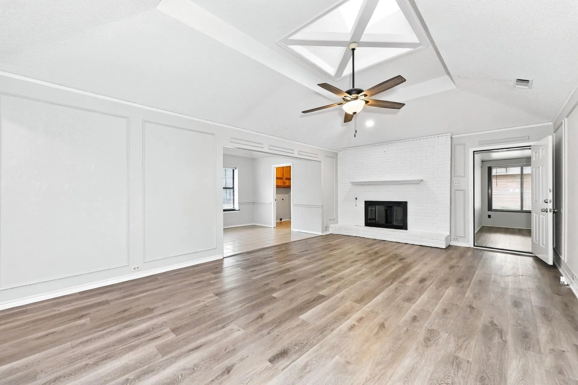 Single Family Residence For Rent in Ellis County , 308 Floyd Street, Waxahachie, Texas 75165, 3 Bedroom, 2 Bathroom, 2 Garage spaces, 1,713 Sqft, built in 1987, mls#21404963, Real Estate Agent in Waxahachie, Homes For Rent in Ellis county, Homes For Rent in Waxahachie, Realtor in Waxahachie Texas, Real Estate Brokerage Independent Realty Texas, Luminita Cordes Realtor