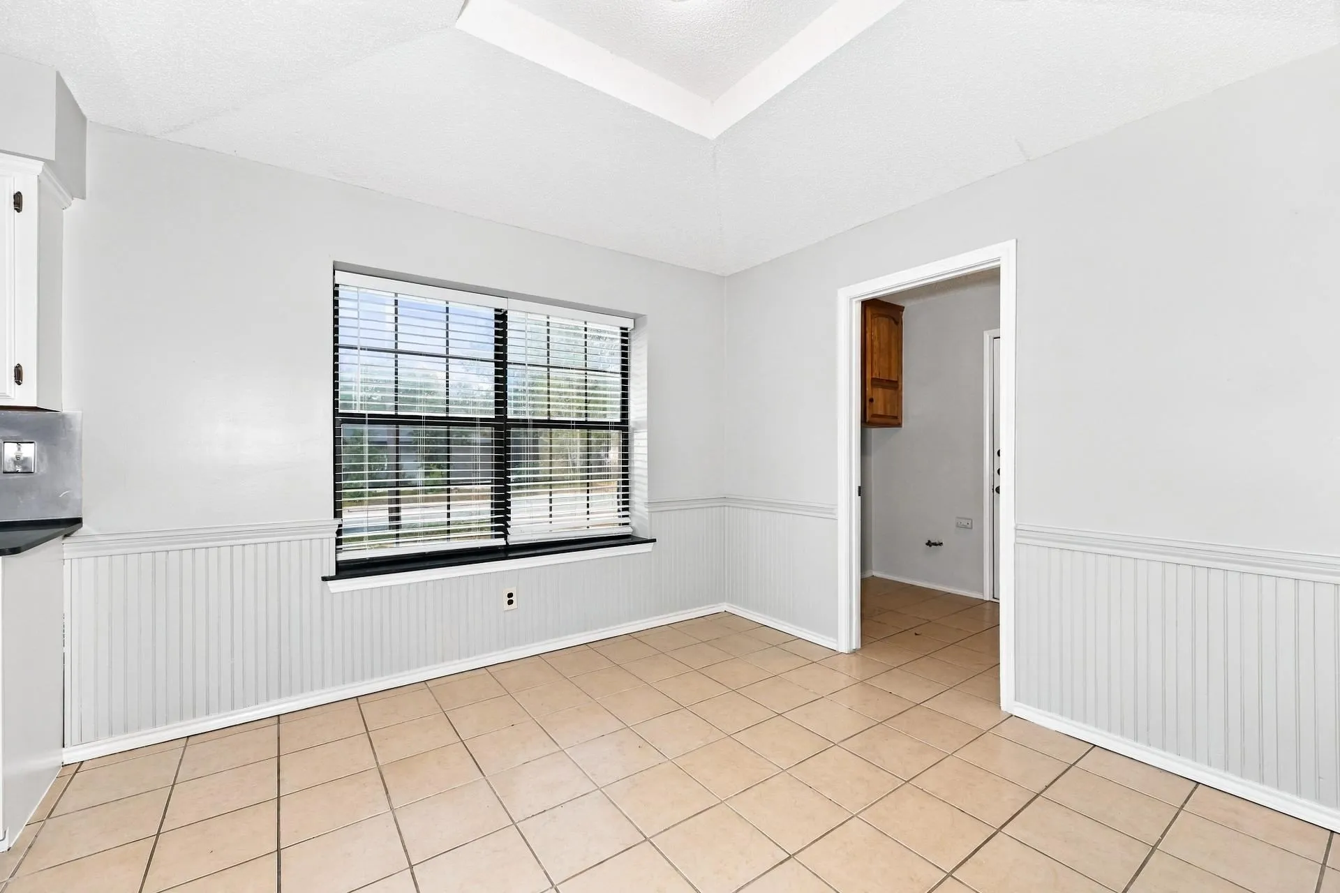 Single Family Residence For Rent in Ellis County , 308 Floyd Street, Waxahachie, Texas 75165, 3 Bedroom, 2 Bathroom, 2 Garage spaces, 1,713 Sqft, built in 1987, mls#21404963, Real Estate Agent in Waxahachie, Homes For Rent in Ellis county, Homes For Rent in Waxahachie, Realtor in Waxahachie Texas, Real Estate Brokerage Independent Realty Texas, Luminita Cordes Realtor