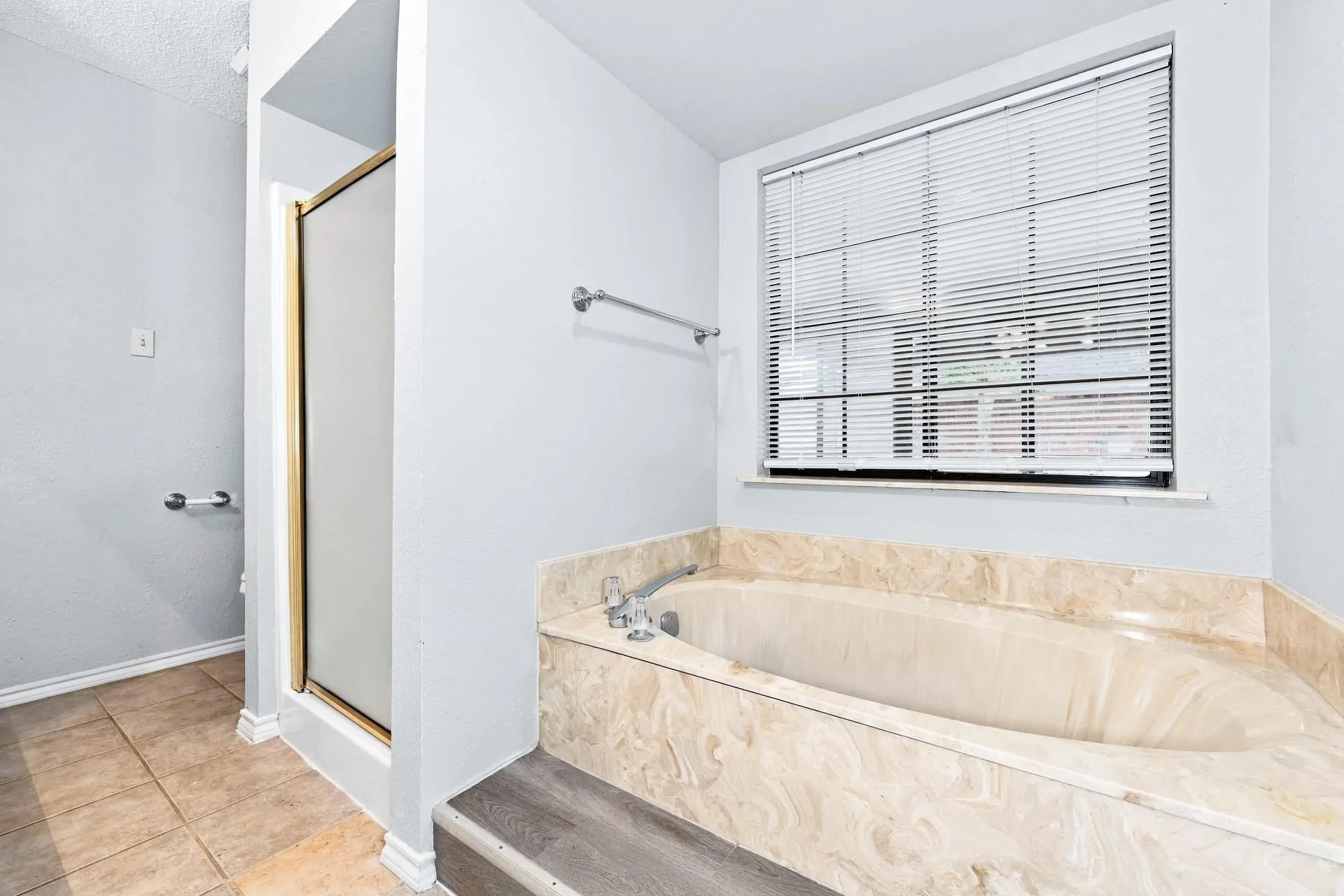 Single Family Residence For Rent in Ellis County , 308 Floyd Street, Waxahachie, Texas 75165, 3 Bedroom, 2 Bathroom, 2 Garage spaces, 1,713 Sqft, built in 1987, mls#21404963, Real Estate Agent in Waxahachie, Homes For Rent in Ellis county, Homes For Rent in Waxahachie, Realtor in Waxahachie Texas, Real Estate Brokerage Independent Realty Texas, Luminita Cordes Realtor