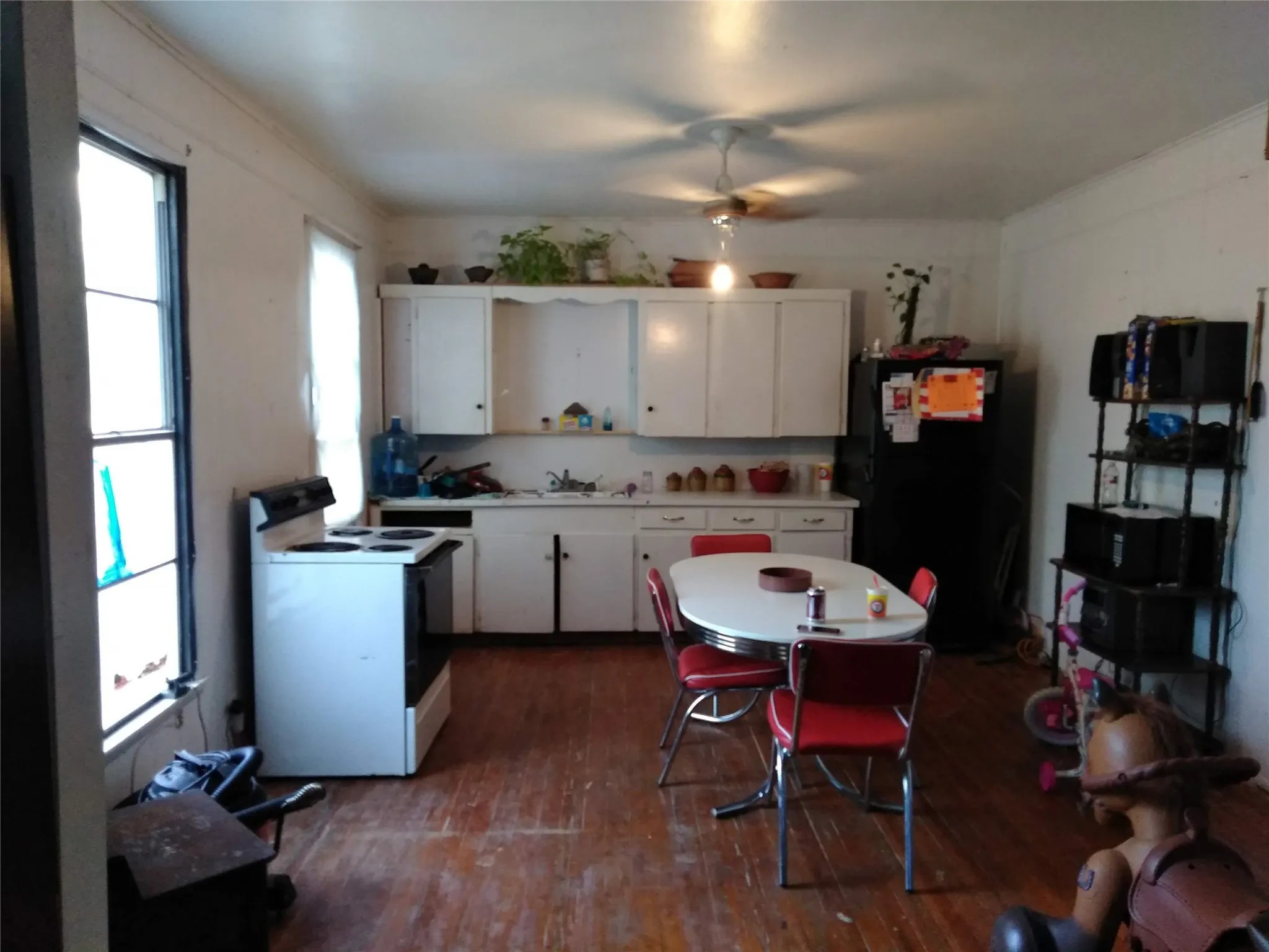 Single Family Residence For Sale in Brown County , 402 Main St, Blanket, Texas 76432, 3 Bedroom, 1 Bathroom, Garage spaces, 1,331 Sqft, built in 1940, mls#21402885, Real Estate Agent in Blanket, Homes For Sale in Brown county, Homes For Sale in Blanket, Realtor in Blanket Texas, Real Estate Brokerage Independent Realty Texas, Luminita Cordes Realtor