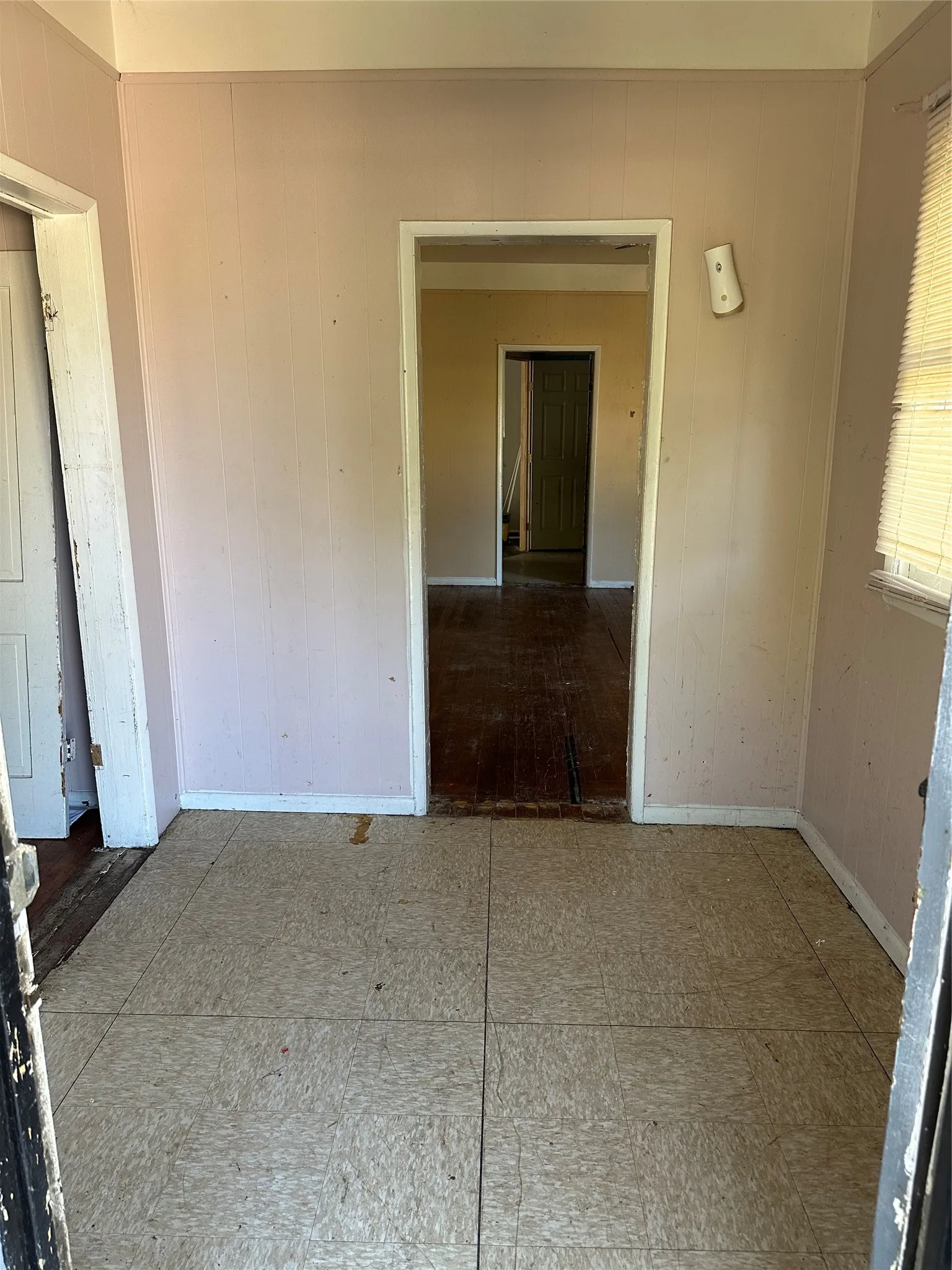 Single Family Residence For Sale in Brown County , 402 Main St, Blanket, Texas 76432, 3 Bedroom, 1 Bathroom, Garage spaces, 1,331 Sqft, built in 1940, mls#21402885, Real Estate Agent in Blanket, Homes For Sale in Brown county, Homes For Sale in Blanket, Realtor in Blanket Texas, Real Estate Brokerage Independent Realty Texas, Luminita Cordes Realtor