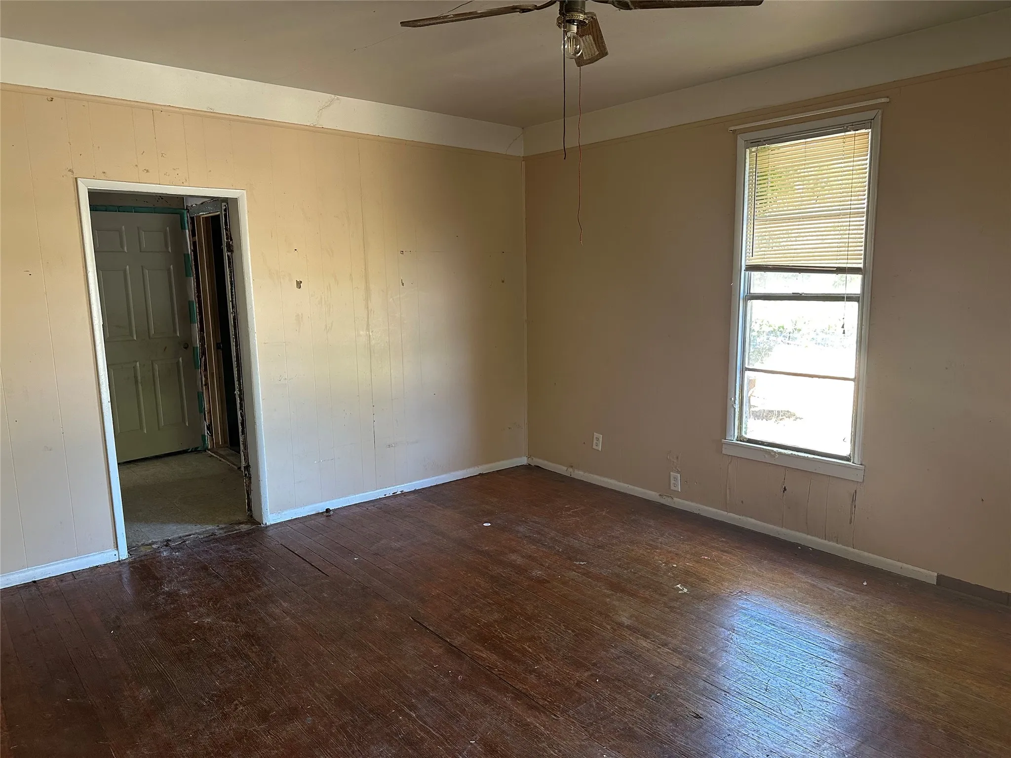 Single Family Residence For Sale in Brown County , 402 Main St, Blanket, Texas 76432, 3 Bedroom, 1 Bathroom, Garage spaces, 1,331 Sqft, built in 1940, mls#21402885, Real Estate Agent in Blanket, Homes For Sale in Brown county, Homes For Sale in Blanket, Realtor in Blanket Texas, Real Estate Brokerage Independent Realty Texas, Luminita Cordes Realtor