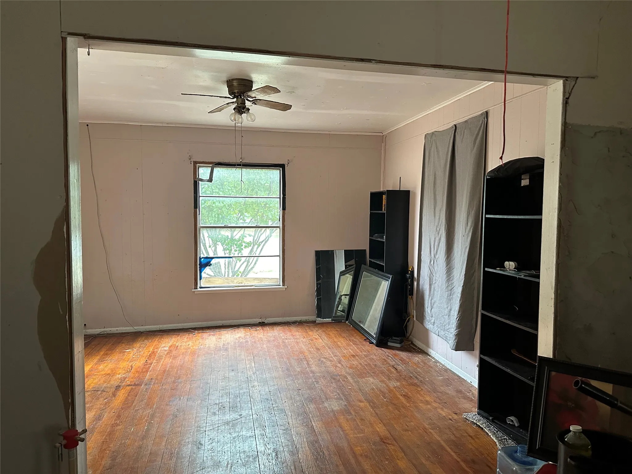 Single Family Residence For Sale in Brown County , 402 Main St, Blanket, Texas 76432, 3 Bedroom, 1 Bathroom, Garage spaces, 1,331 Sqft, built in 1940, mls#21402885, Real Estate Agent in Blanket, Homes For Sale in Brown county, Homes For Sale in Blanket, Realtor in Blanket Texas, Real Estate Brokerage Independent Realty Texas, Luminita Cordes Realtor
