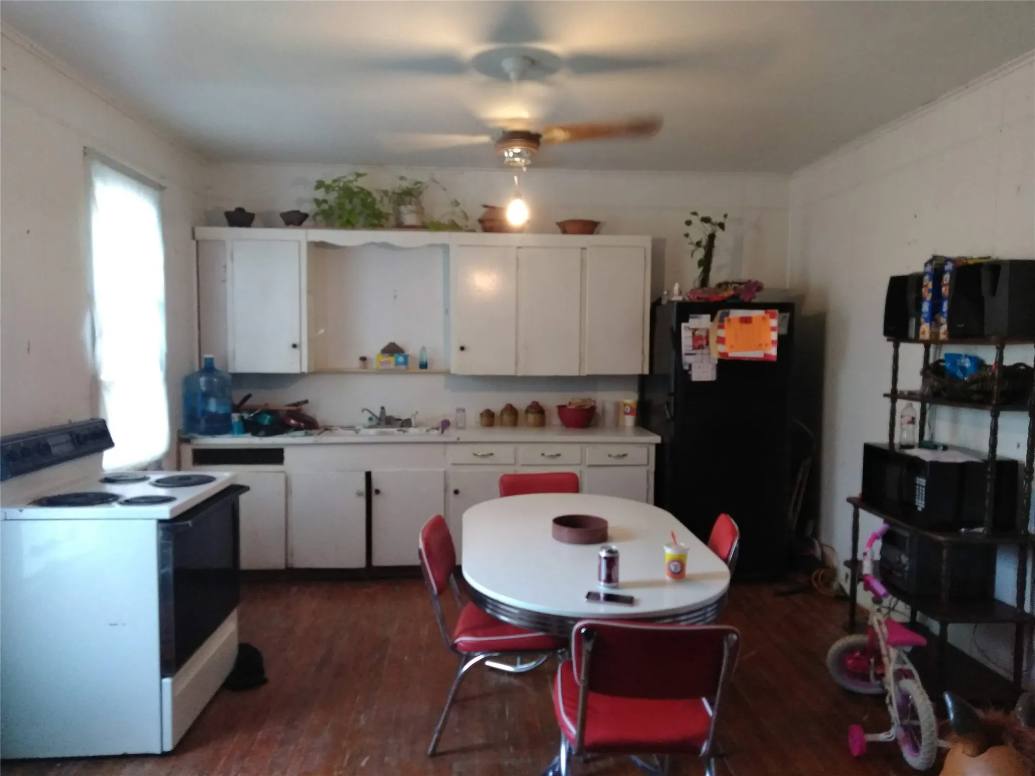 Single Family Residence For Sale in Brown County , 402 Main St, Blanket, Texas 76432, 3 Bedroom, 1 Bathroom, Garage spaces, 1,331 Sqft, built in 1940, mls#21402885, Real Estate Agent in Blanket, Homes For Sale in Brown county, Homes For Sale in Blanket, Realtor in Blanket Texas, Real Estate Brokerage Independent Realty Texas, Luminita Cordes Realtor
