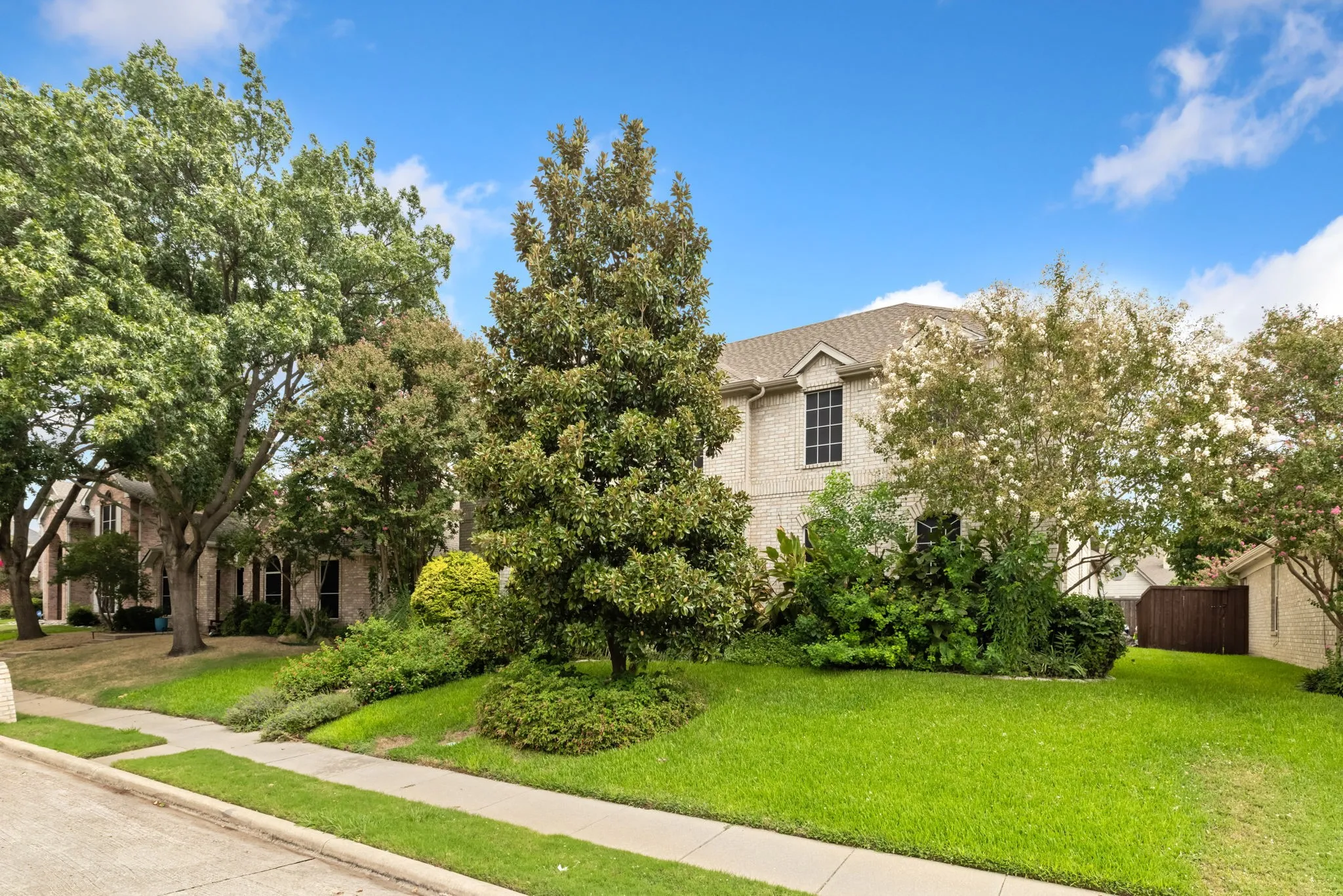 Single Family Residence For Sale in Collin County , 749 Yale Drive, Allen, Texas 75002, 4 Bedroom, 4 Bathroom, 2 Garage spaces, 3,010 Sqft, built in 1993, mls#21404951, Real Estate Agent in Allen, Homes For Sale in Collin county, Homes For Sale in Allen, Realtor in Allen Texas, Real Estate Brokerage Independent Realty Texas, Luminita Cordes Realtor