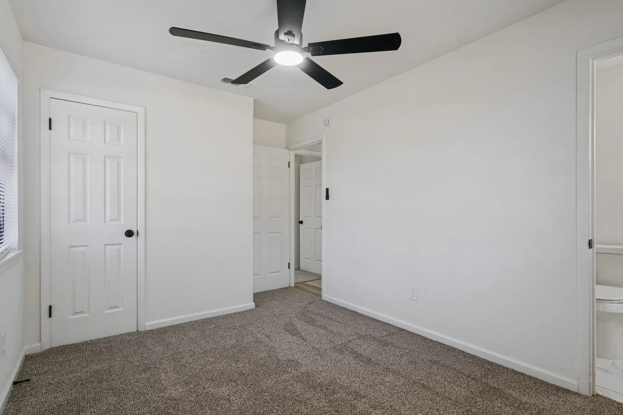 Single Family Residence For Rent in Tarrant County , 404 Limestone Drive, Euless, Texas 76039, 4 Bedroom, 2 Bathroom, Garage spaces, 1,174 Sqft, built in 1960, mls#21404972, Real Estate Agent in Euless, Homes For Rent in Tarrant county, Homes For Rent in Euless, Realtor in Euless Texas, Real Estate Brokerage Independent Realty Texas, Luminita Cordes Realtor