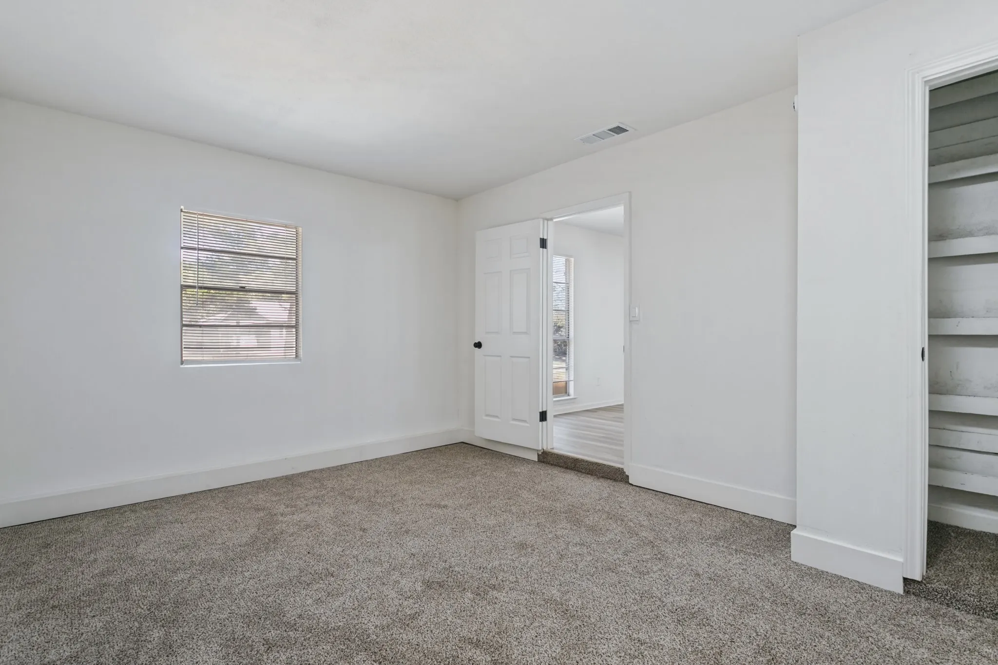 Single Family Residence For Rent in Tarrant County , 404 Limestone Drive, Euless, Texas 76039, 4 Bedroom, 2 Bathroom, Garage spaces, 1,174 Sqft, built in 1960, mls#21404972, Real Estate Agent in Euless, Homes For Rent in Tarrant county, Homes For Rent in Euless, Realtor in Euless Texas, Real Estate Brokerage Independent Realty Texas, Luminita Cordes Realtor