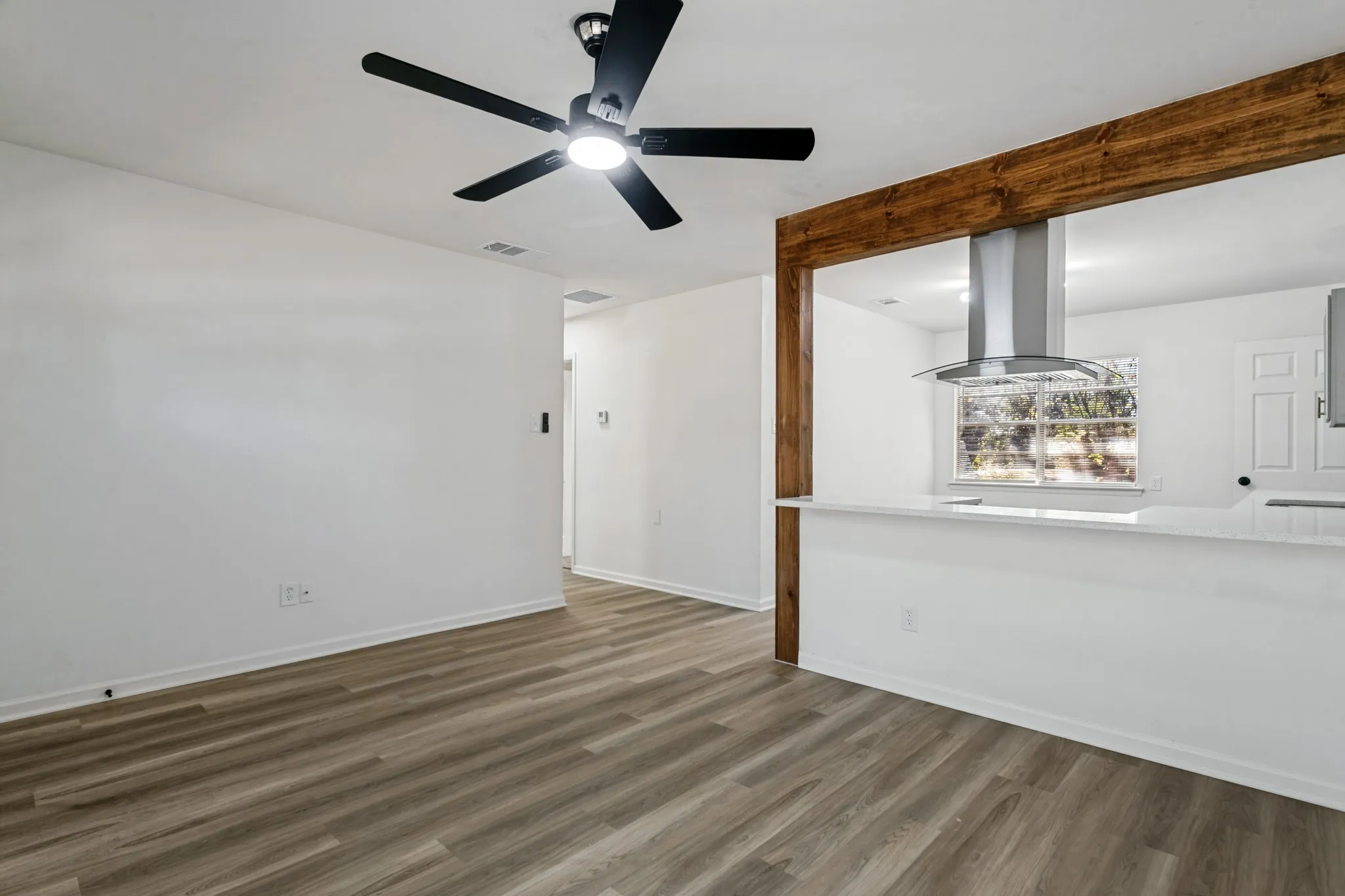 Single Family Residence For Rent in Tarrant County , 404 Limestone Drive, Euless, Texas 76039, 4 Bedroom, 2 Bathroom, Garage spaces, 1,174 Sqft, built in 1960, mls#21404972, Real Estate Agent in Euless, Homes For Rent in Tarrant county, Homes For Rent in Euless, Realtor in Euless Texas, Real Estate Brokerage Independent Realty Texas, Luminita Cordes Realtor