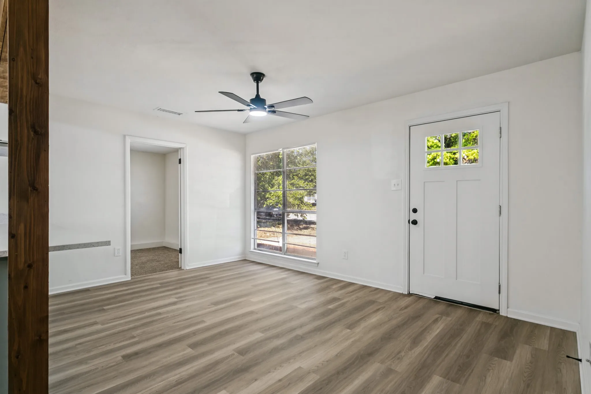 Single Family Residence For Rent in Tarrant County , 404 Limestone Drive, Euless, Texas 76039, 4 Bedroom, 2 Bathroom, Garage spaces, 1,174 Sqft, built in 1960, mls#21404972, Real Estate Agent in Euless, Homes For Rent in Tarrant county, Homes For Rent in Euless, Realtor in Euless Texas, Real Estate Brokerage Independent Realty Texas, Luminita Cordes Realtor