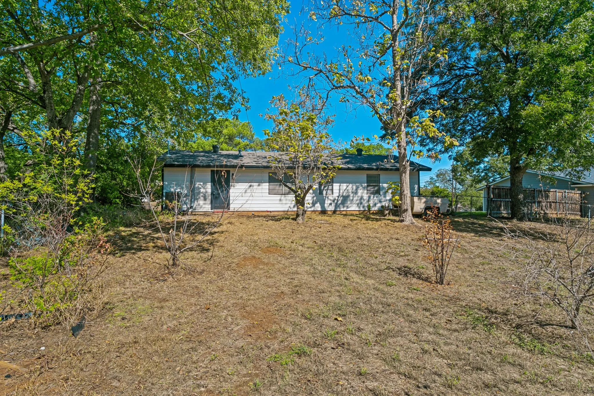 Single Family Residence For Rent in Tarrant County , 404 Limestone Drive, Euless, Texas 76039, 4 Bedroom, 2 Bathroom, Garage spaces, 1,174 Sqft, built in 1960, mls#21404972, Real Estate Agent in Euless, Homes For Rent in Tarrant county, Homes For Rent in Euless, Realtor in Euless Texas, Real Estate Brokerage Independent Realty Texas, Luminita Cordes Realtor