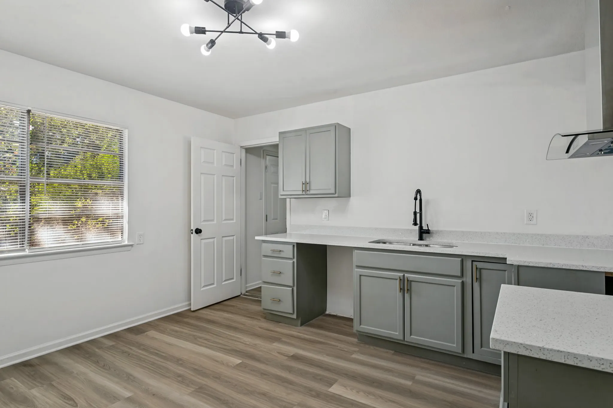 Single Family Residence For Rent in Tarrant County , 404 Limestone Drive, Euless, Texas 76039, 4 Bedroom, 2 Bathroom, Garage spaces, 1,174 Sqft, built in 1960, mls#21404972, Real Estate Agent in Euless, Homes For Rent in Tarrant county, Homes For Rent in Euless, Realtor in Euless Texas, Real Estate Brokerage Independent Realty Texas, Luminita Cordes Realtor