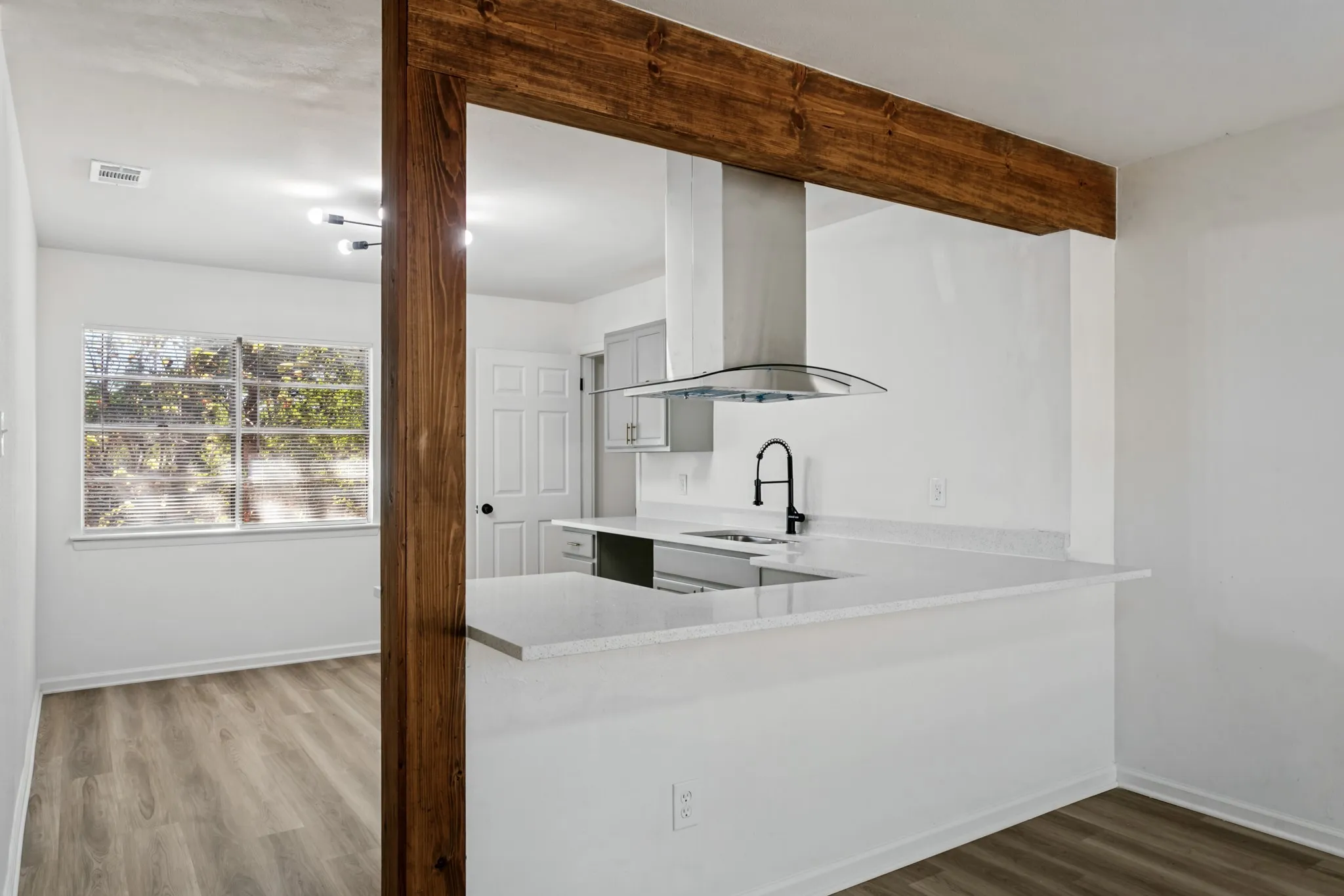 Single Family Residence For Rent in Tarrant County , 404 Limestone Drive, Euless, Texas 76039, 4 Bedroom, 2 Bathroom, Garage spaces, 1,174 Sqft, built in 1960, mls#21404972, Real Estate Agent in Euless, Homes For Rent in Tarrant county, Homes For Rent in Euless, Realtor in Euless Texas, Real Estate Brokerage Independent Realty Texas, Luminita Cordes Realtor