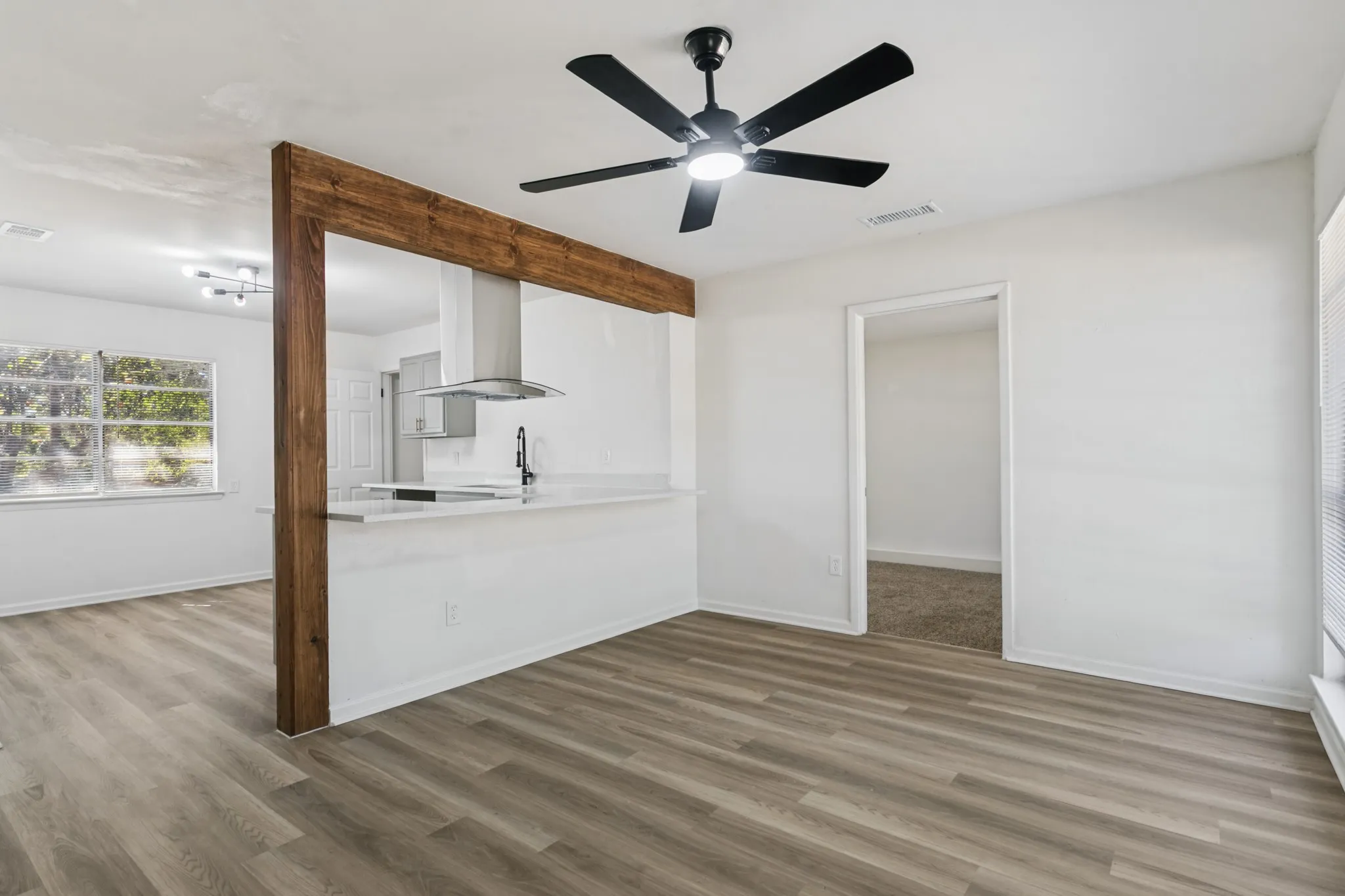 Single Family Residence For Rent in Tarrant County , 404 Limestone Drive, Euless, Texas 76039, 4 Bedroom, 2 Bathroom, Garage spaces, 1,174 Sqft, built in 1960, mls#21404972, Real Estate Agent in Euless, Homes For Rent in Tarrant county, Homes For Rent in Euless, Realtor in Euless Texas, Real Estate Brokerage Independent Realty Texas, Luminita Cordes Realtor