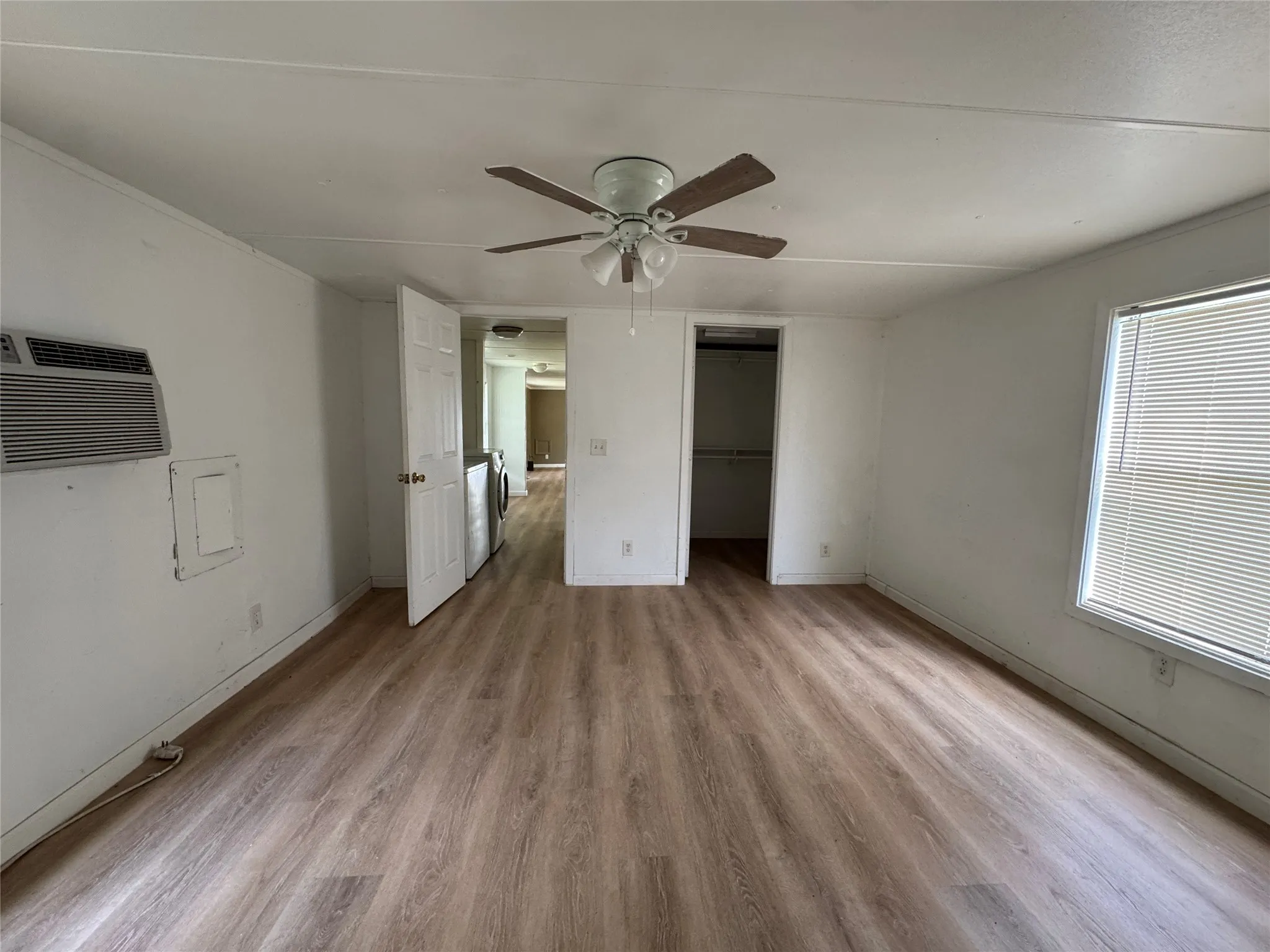 Mobile Home For Sale in Hopkins County , 204 W Tarrant Street, Cumby, Texas 75433, 2 Bedroom, 2 Bathroom, Garage spaces, 924 Sqft, built in 1982, mls#21404988, Real Estate Agent in Cumby, Homes For Sale in Hopkins county, Homes For Sale in Cumby, Realtor in Cumby Texas, Real Estate Brokerage Independent Realty Texas, Luminita Cordes Realtor
