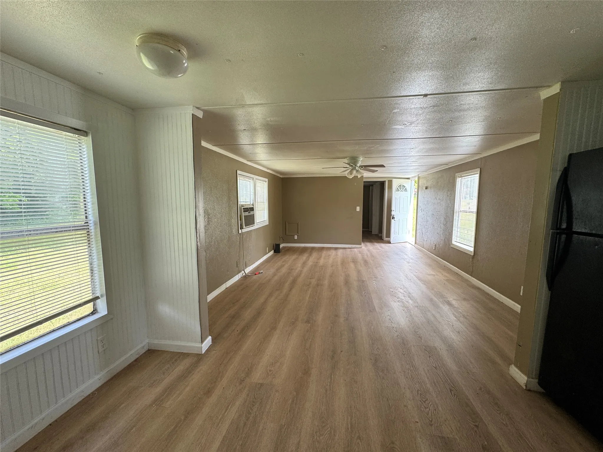 Mobile Home For Sale in Hopkins County , 204 W Tarrant Street, Cumby, Texas 75433, 2 Bedroom, 2 Bathroom, Garage spaces, 924 Sqft, built in 1982, mls#21404988, Real Estate Agent in Cumby, Homes For Sale in Hopkins county, Homes For Sale in Cumby, Realtor in Cumby Texas, Real Estate Brokerage Independent Realty Texas, Luminita Cordes Realtor