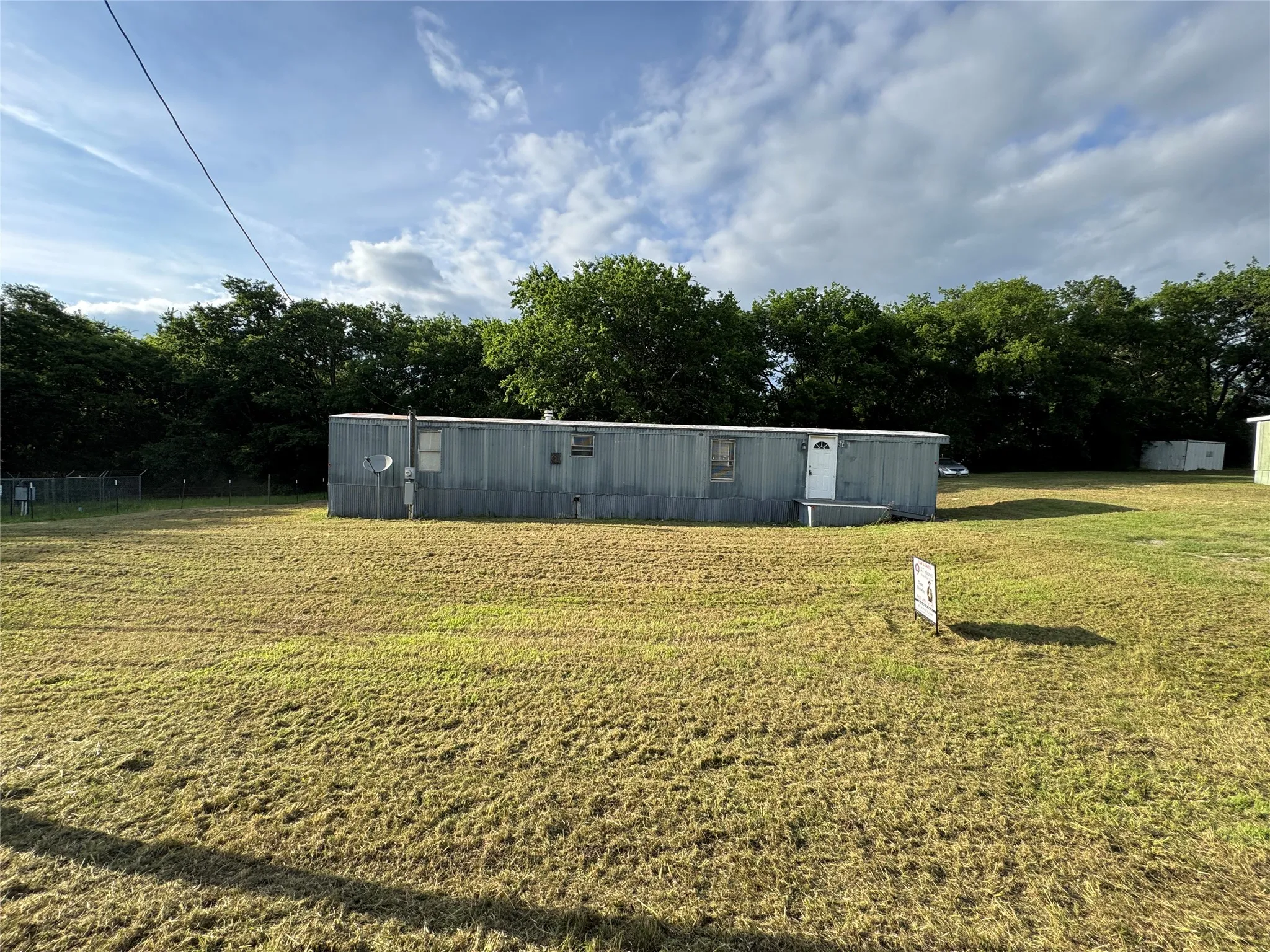 Mobile Home For Sale in Hopkins County , 204 W Tarrant Street, Cumby, Texas 75433, 2 Bedroom, 2 Bathroom, Garage spaces, 924 Sqft, built in 1982, mls#21404988, Real Estate Agent in Cumby, Homes For Sale in Hopkins county, Homes For Sale in Cumby, Realtor in Cumby Texas, Real Estate Brokerage Independent Realty Texas, Luminita Cordes Realtor