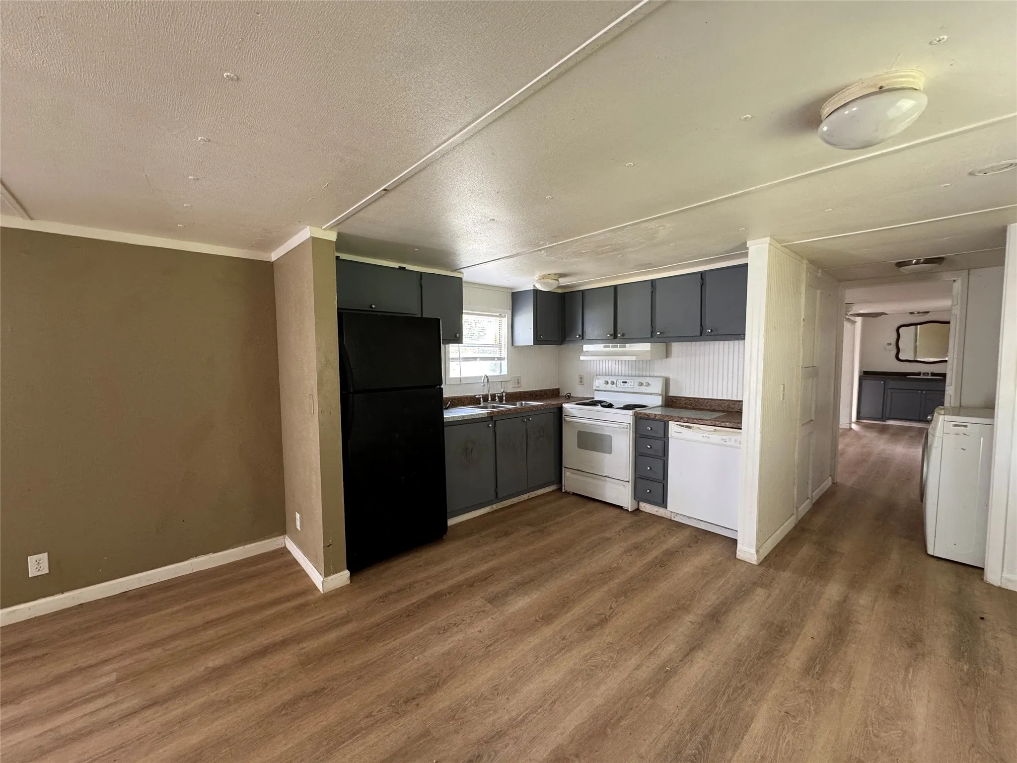 Mobile Home For Sale in Hopkins County , 204 W Tarrant Street, Cumby, Texas 75433, 2 Bedroom, 2 Bathroom, Garage spaces, 924 Sqft, built in 1982, mls#21404988, Real Estate Agent in Cumby, Homes For Sale in Hopkins county, Homes For Sale in Cumby, Realtor in Cumby Texas, Real Estate Brokerage Independent Realty Texas, Luminita Cordes Realtor