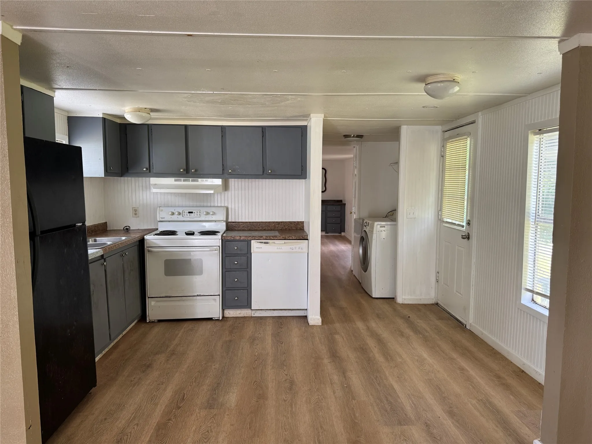 Mobile Home For Sale in Hopkins County , 204 W Tarrant Street, Cumby, Texas 75433, 2 Bedroom, 2 Bathroom, Garage spaces, 924 Sqft, built in 1982, mls#21404988, Real Estate Agent in Cumby, Homes For Sale in Hopkins county, Homes For Sale in Cumby, Realtor in Cumby Texas, Real Estate Brokerage Independent Realty Texas, Luminita Cordes Realtor