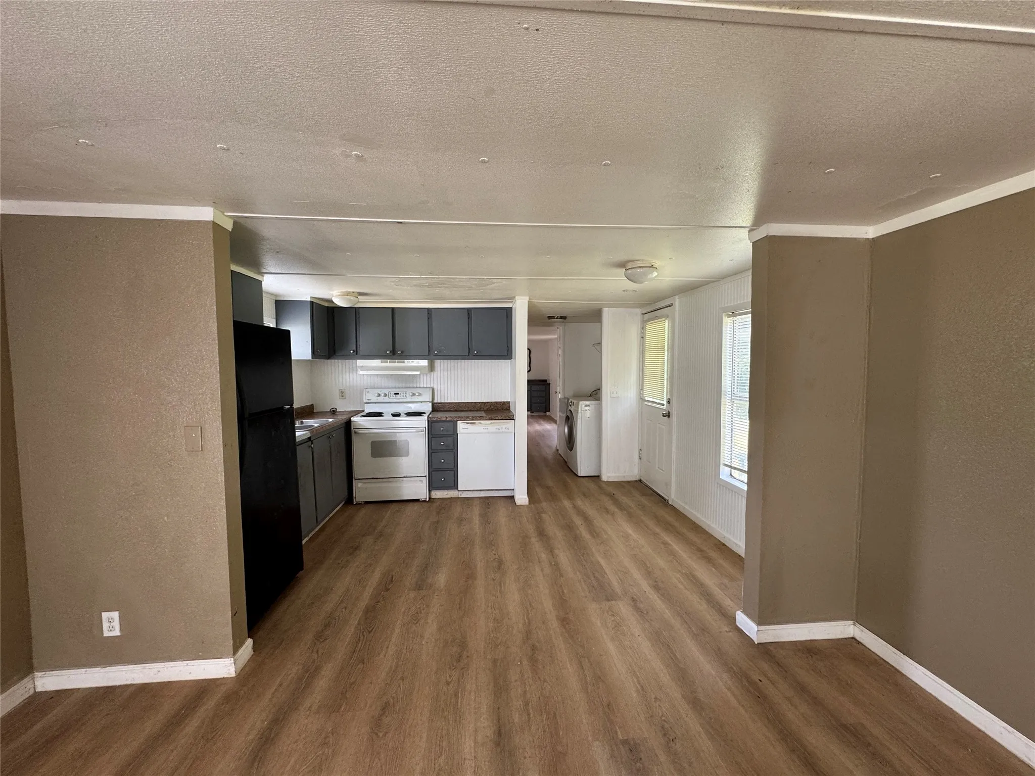 Mobile Home For Sale in Hopkins County , 204 W Tarrant Street, Cumby, Texas 75433, 2 Bedroom, 2 Bathroom, Garage spaces, 924 Sqft, built in 1982, mls#21404988, Real Estate Agent in Cumby, Homes For Sale in Hopkins county, Homes For Sale in Cumby, Realtor in Cumby Texas, Real Estate Brokerage Independent Realty Texas, Luminita Cordes Realtor