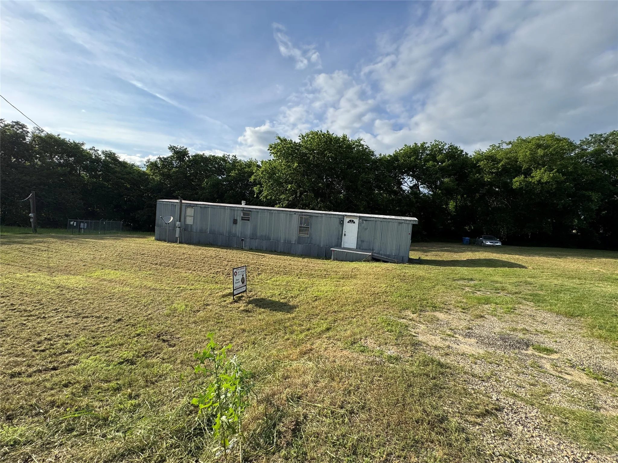 Mobile Home For Sale in Hopkins County , 204 W Tarrant Street, Cumby, Texas 75433, 2 Bedroom, 2 Bathroom, Garage spaces, 924 Sqft, built in 1982, mls#21404988, Real Estate Agent in Cumby, Homes For Sale in Hopkins county, Homes For Sale in Cumby, Realtor in Cumby Texas, Real Estate Brokerage Independent Realty Texas, Luminita Cordes Realtor