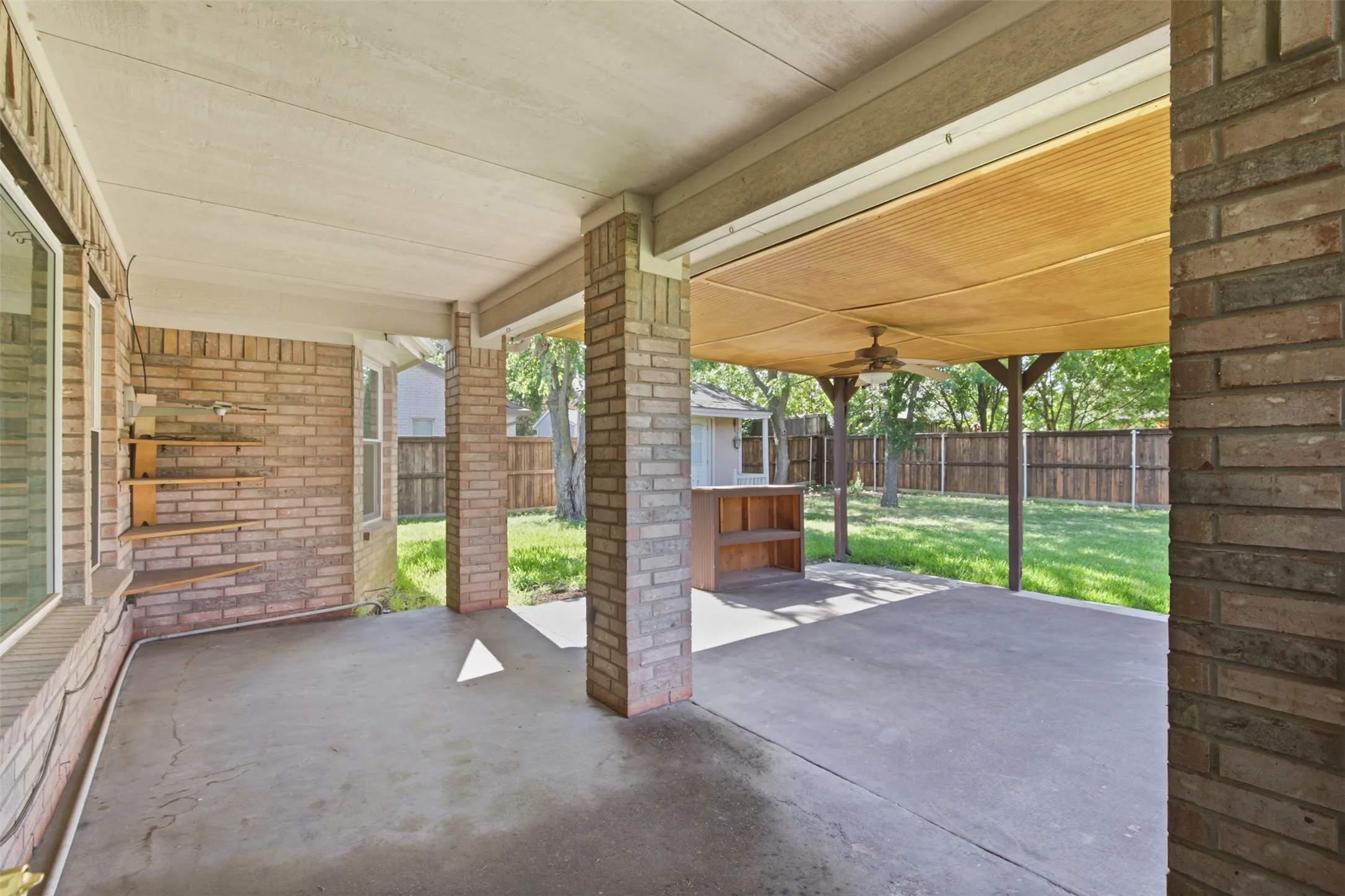 Single Family Residence For Sale in Collin County , 2813 Bradford Oaks Drive, Mc Kinney, Texas 75071, 4 Bedroom, 2 Bathroom, 3 Garage spaces, 2,270 Sqft, built in 2000, mls#21404979, Real Estate Agent in Mc Kinney, Homes For Sale in Collin county, Homes For Sale in Mc Kinney, Realtor in Mc Kinney Texas, Real Estate Brokerage Independent Realty Texas, Luminita Cordes Realtor