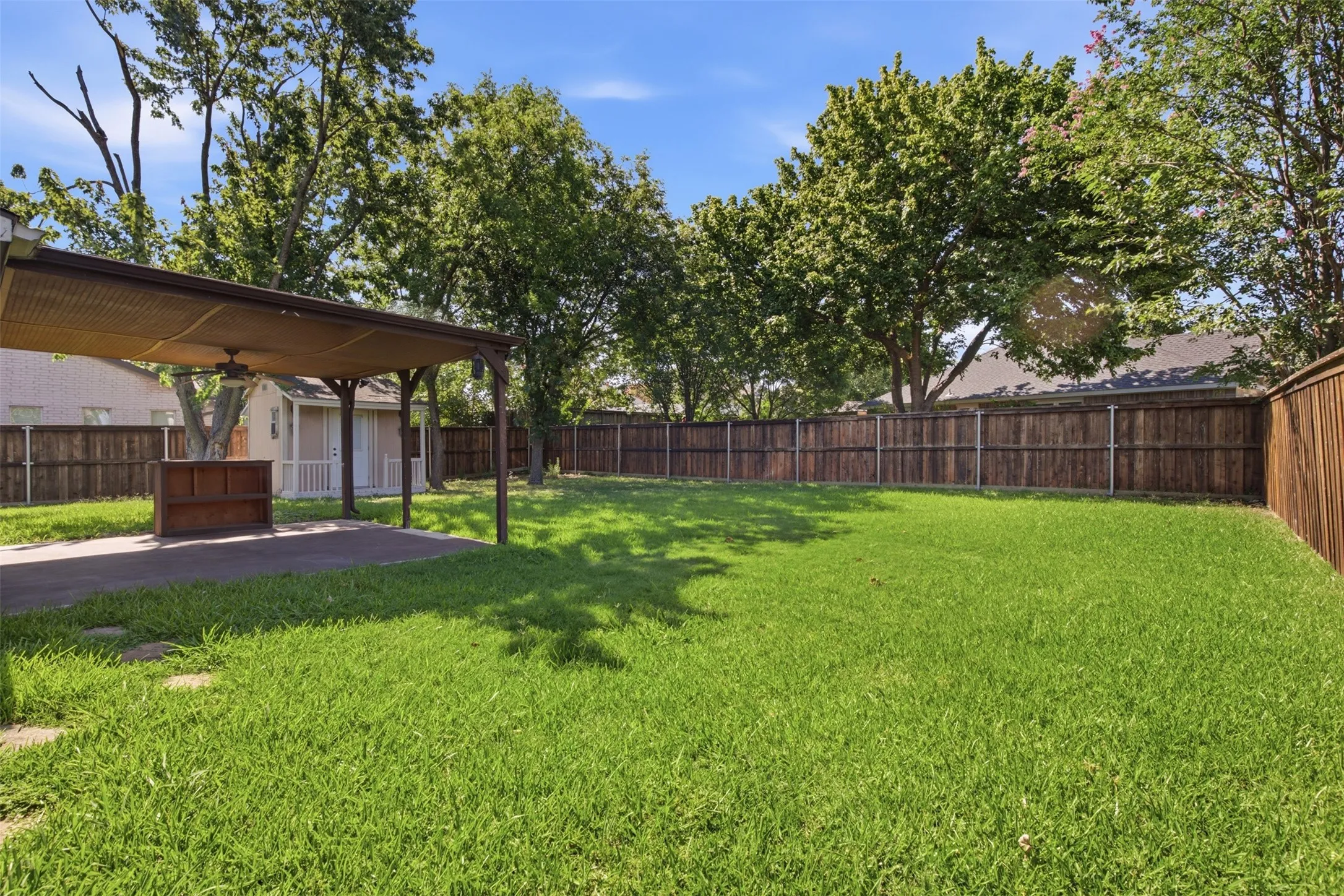 Single Family Residence For Sale in Collin County , 2813 Bradford Oaks Drive, Mc Kinney, Texas 75071, 4 Bedroom, 2 Bathroom, 3 Garage spaces, 2,270 Sqft, built in 2000, mls#21404979, Real Estate Agent in Mc Kinney, Homes For Sale in Collin county, Homes For Sale in Mc Kinney, Realtor in Mc Kinney Texas, Real Estate Brokerage Independent Realty Texas, Luminita Cordes Realtor
