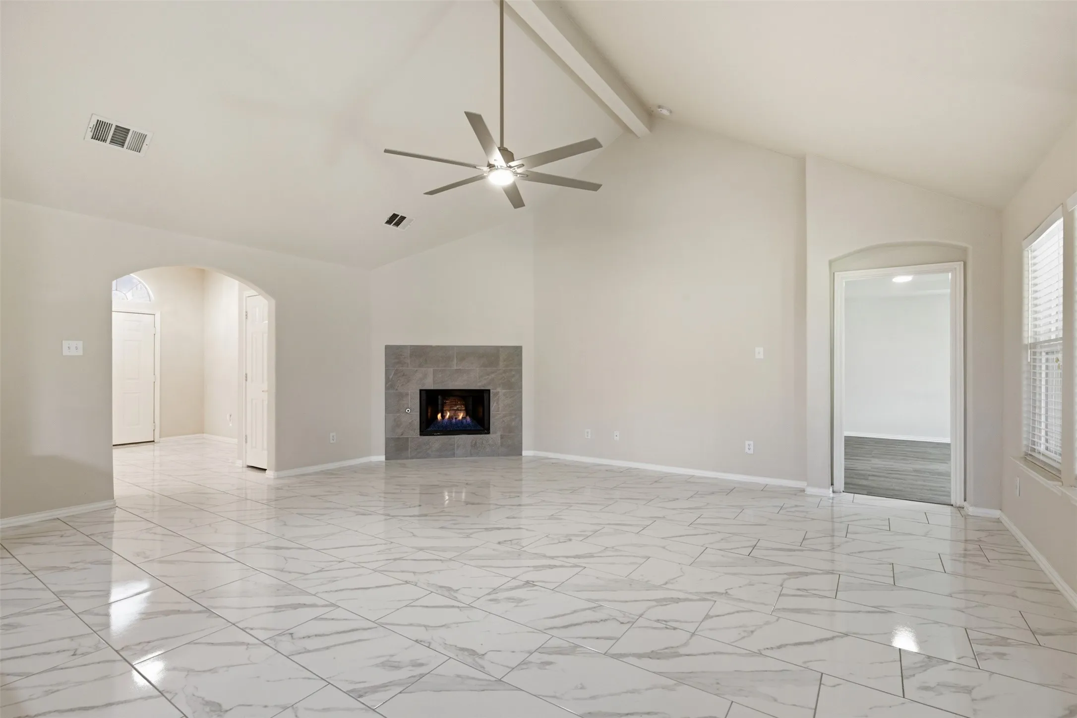Single Family Residence For Sale in Collin County , 2813 Bradford Oaks Drive, Mc Kinney, Texas 75071, 4 Bedroom, 2 Bathroom, 3 Garage spaces, 2,270 Sqft, built in 2000, mls#21404979, Real Estate Agent in Mc Kinney, Homes For Sale in Collin county, Homes For Sale in Mc Kinney, Realtor in Mc Kinney Texas, Real Estate Brokerage Independent Realty Texas, Luminita Cordes Realtor