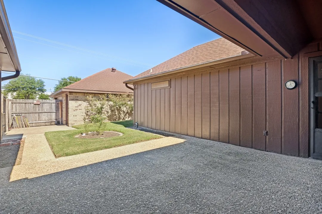 Single Family Residence For Sale in Dallas County , 1505 Stonecrest Drive, Richardson, Texas 75081, 4 Bedroom, 4 Bathroom, 2 Garage spaces, 2,342 Sqft, built in 1979, mls#21399874, Real Estate Agent in Richardson, Homes For Sale in Dallas county, Homes For Sale in Richardson, Realtor in Richardson Texas, Real Estate Brokerage Independent Realty Texas, Luminita Cordes Realtor