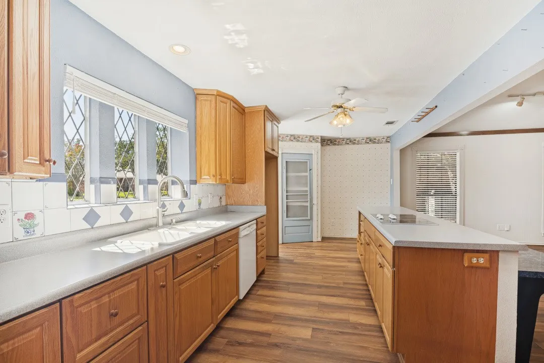 Single Family Residence For Sale in Dallas County , 1505 Stonecrest Drive, Richardson, Texas 75081, 4 Bedroom, 4 Bathroom, 2 Garage spaces, 2,342 Sqft, built in 1979, mls#21399874, Real Estate Agent in Richardson, Homes For Sale in Dallas county, Homes For Sale in Richardson, Realtor in Richardson Texas, Real Estate Brokerage Independent Realty Texas, Luminita Cordes Realtor