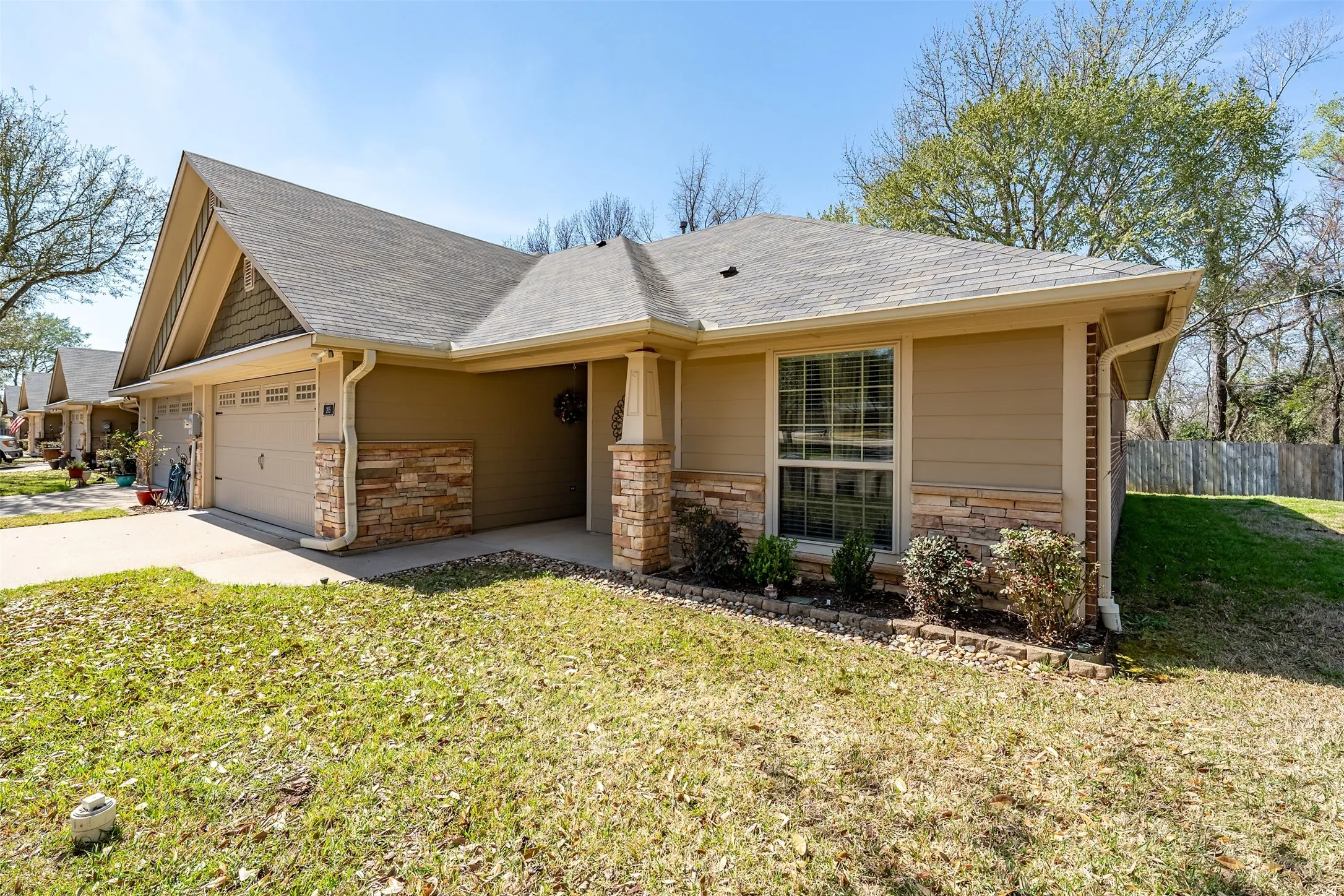 Condominium For Sale in Smith County , 421 W Cumberland 205, Tyler, Texas 75703, 2 Bedroom, 2 Bathroom, 2 Garage spaces, 1,379 Sqft, built in 2009, mls#21404982, Real Estate Agent in Tyler, Homes For Sale in Smith county, Homes For Sale in Tyler, Realtor in Tyler Texas, Real Estate Brokerage Independent Realty Texas, Luminita Cordes Realtor