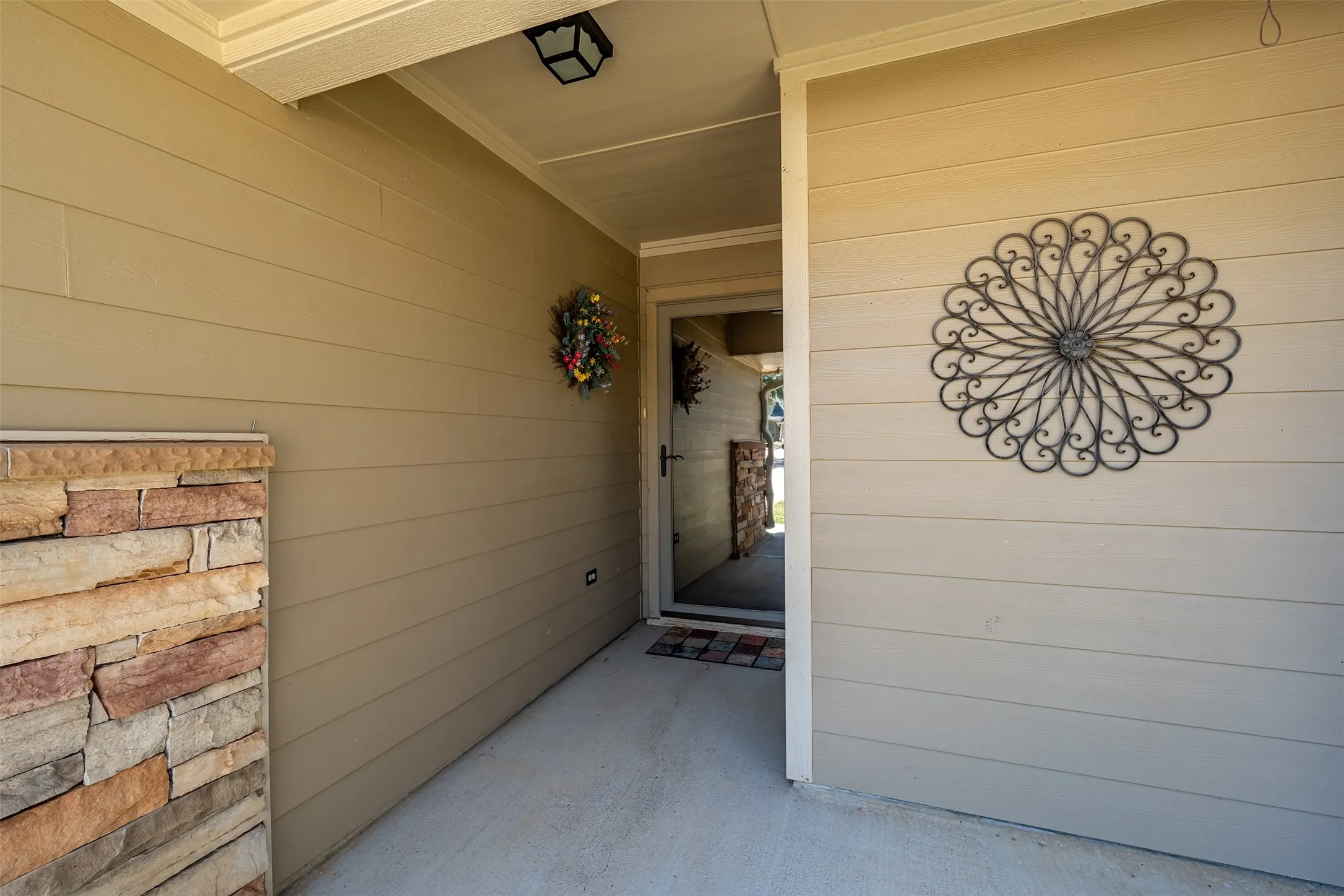 Condominium For Sale in Smith County , 421 W Cumberland 205, Tyler, Texas 75703, 2 Bedroom, 2 Bathroom, 2 Garage spaces, 1,379 Sqft, built in 2009, mls#21404982, Real Estate Agent in Tyler, Homes For Sale in Smith county, Homes For Sale in Tyler, Realtor in Tyler Texas, Real Estate Brokerage Independent Realty Texas, Luminita Cordes Realtor