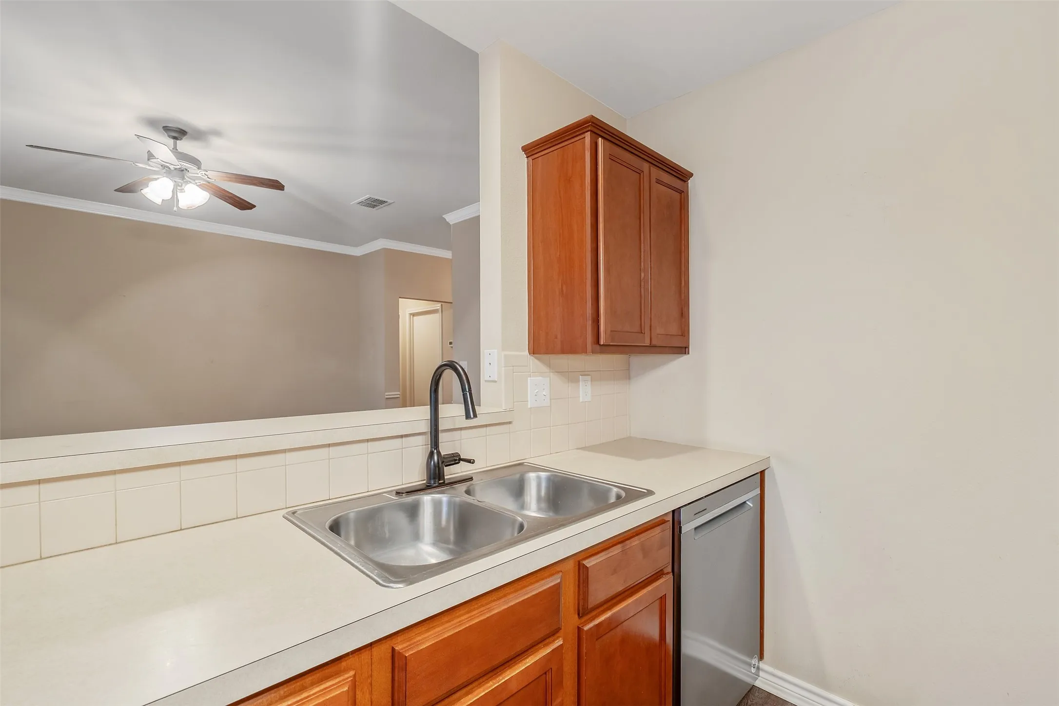 Condominium For Sale in Smith County , 421 W Cumberland 205, Tyler, Texas 75703, 2 Bedroom, 2 Bathroom, 2 Garage spaces, 1,379 Sqft, built in 2009, mls#21404982, Real Estate Agent in Tyler, Homes For Sale in Smith county, Homes For Sale in Tyler, Realtor in Tyler Texas, Real Estate Brokerage Independent Realty Texas, Luminita Cordes Realtor