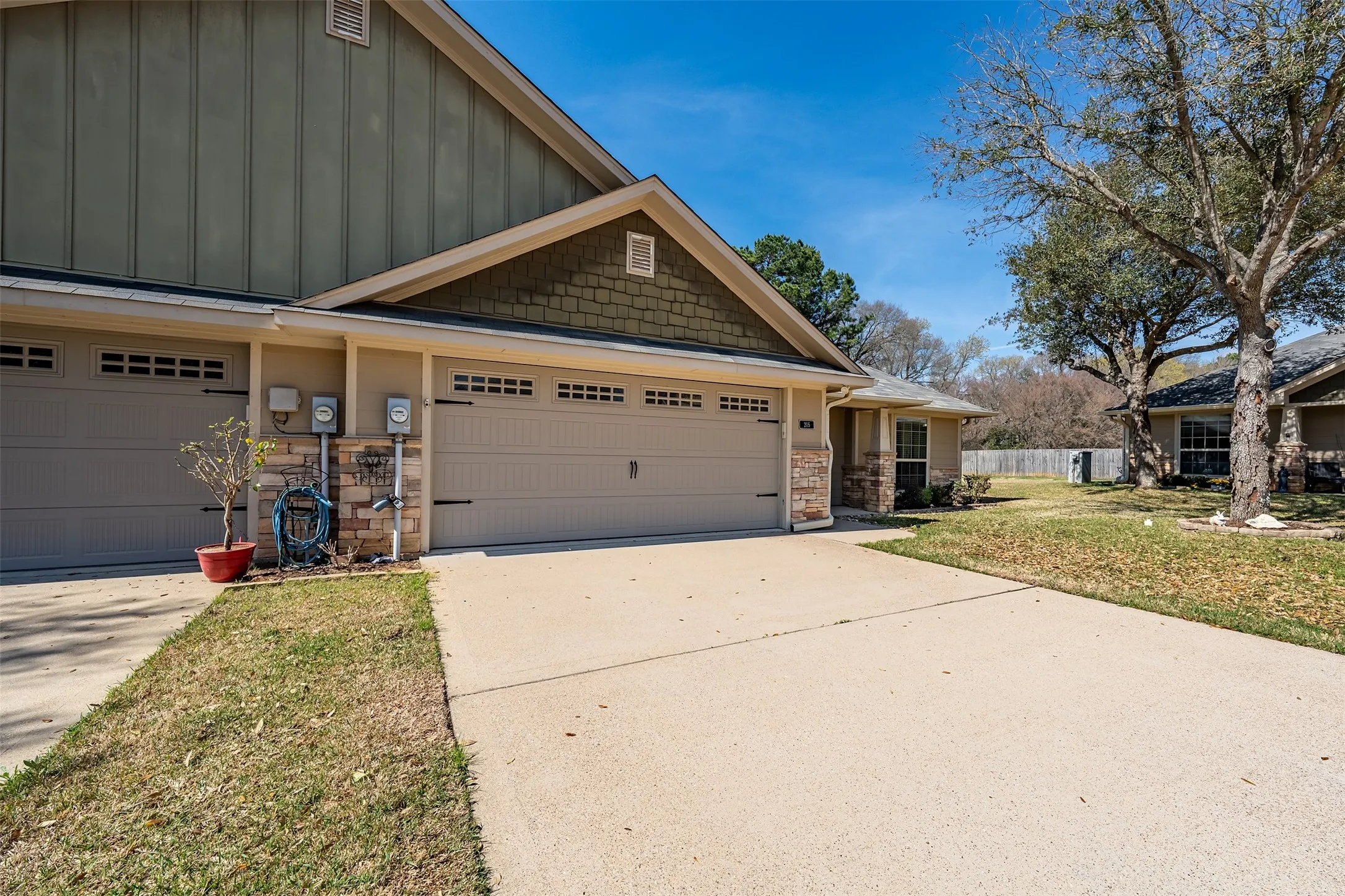 Condominium For Sale in Smith County , 421 W Cumberland 205, Tyler, Texas 75703, 2 Bedroom, 2 Bathroom, 2 Garage spaces, 1,379 Sqft, built in 2009, mls#21404982, Real Estate Agent in Tyler, Homes For Sale in Smith county, Homes For Sale in Tyler, Realtor in Tyler Texas, Real Estate Brokerage Independent Realty Texas, Luminita Cordes Realtor