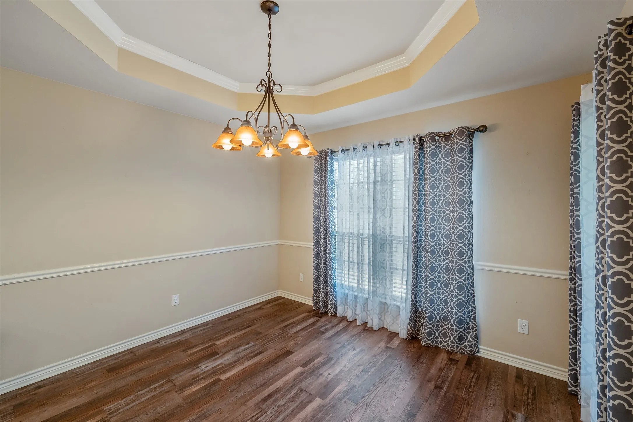 Condominium For Sale in Smith County , 421 W Cumberland 205, Tyler, Texas 75703, 2 Bedroom, 2 Bathroom, 2 Garage spaces, 1,379 Sqft, built in 2009, mls#21404982, Real Estate Agent in Tyler, Homes For Sale in Smith county, Homes For Sale in Tyler, Realtor in Tyler Texas, Real Estate Brokerage Independent Realty Texas, Luminita Cordes Realtor