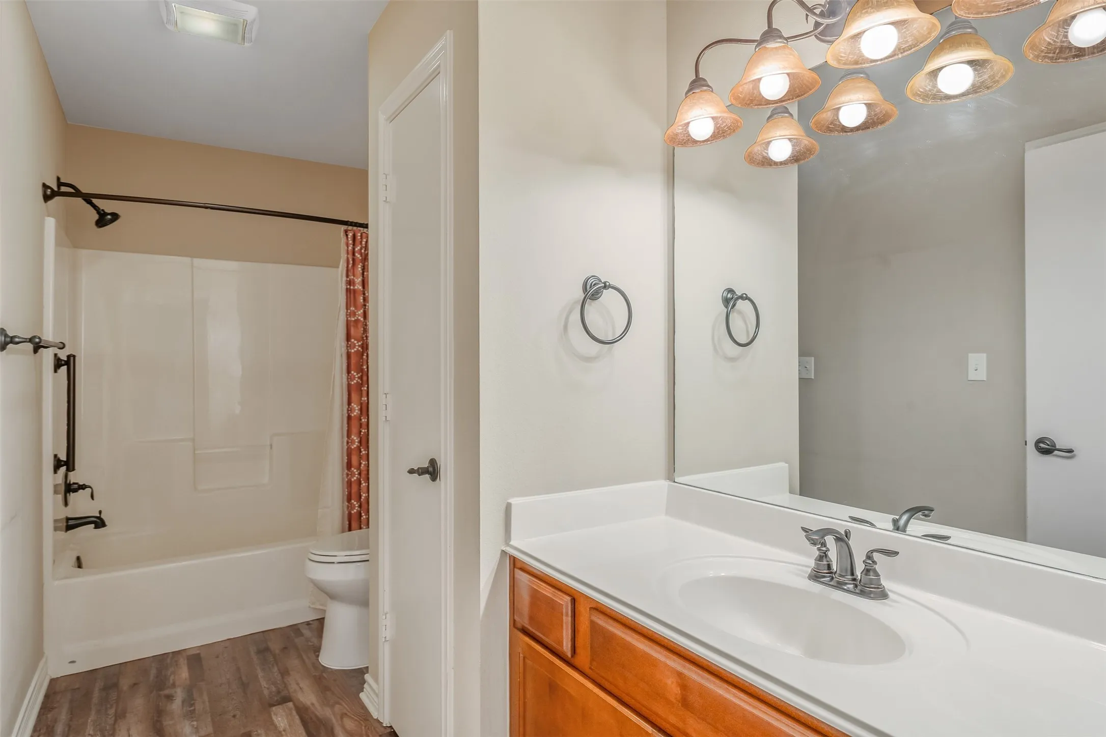 Condominium For Sale in Smith County , 421 W Cumberland 205, Tyler, Texas 75703, 2 Bedroom, 2 Bathroom, 2 Garage spaces, 1,379 Sqft, built in 2009, mls#21404982, Real Estate Agent in Tyler, Homes For Sale in Smith county, Homes For Sale in Tyler, Realtor in Tyler Texas, Real Estate Brokerage Independent Realty Texas, Luminita Cordes Realtor