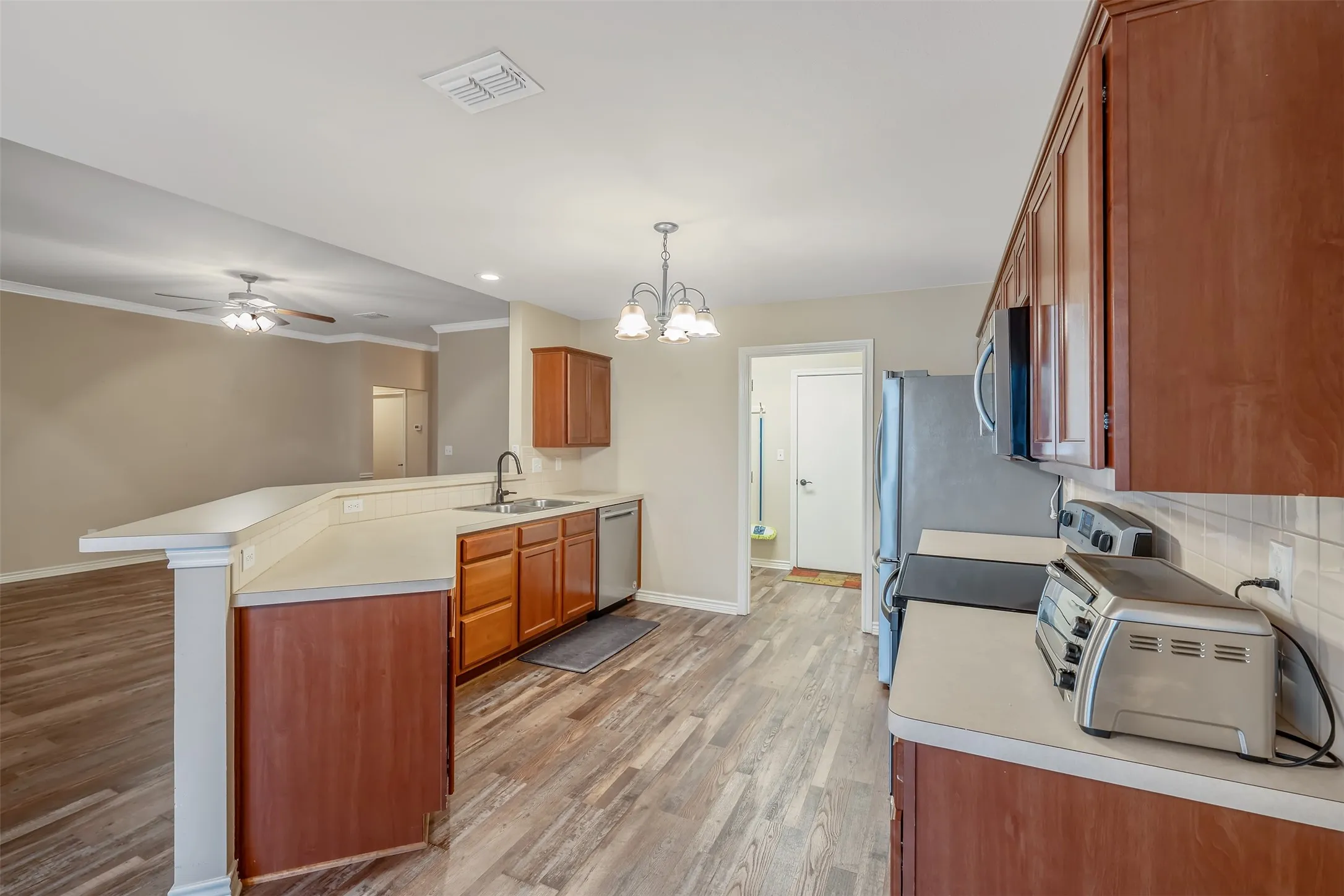 Condominium For Sale in Smith County , 421 W Cumberland 205, Tyler, Texas 75703, 2 Bedroom, 2 Bathroom, 2 Garage spaces, 1,379 Sqft, built in 2009, mls#21404982, Real Estate Agent in Tyler, Homes For Sale in Smith county, Homes For Sale in Tyler, Realtor in Tyler Texas, Real Estate Brokerage Independent Realty Texas, Luminita Cordes Realtor