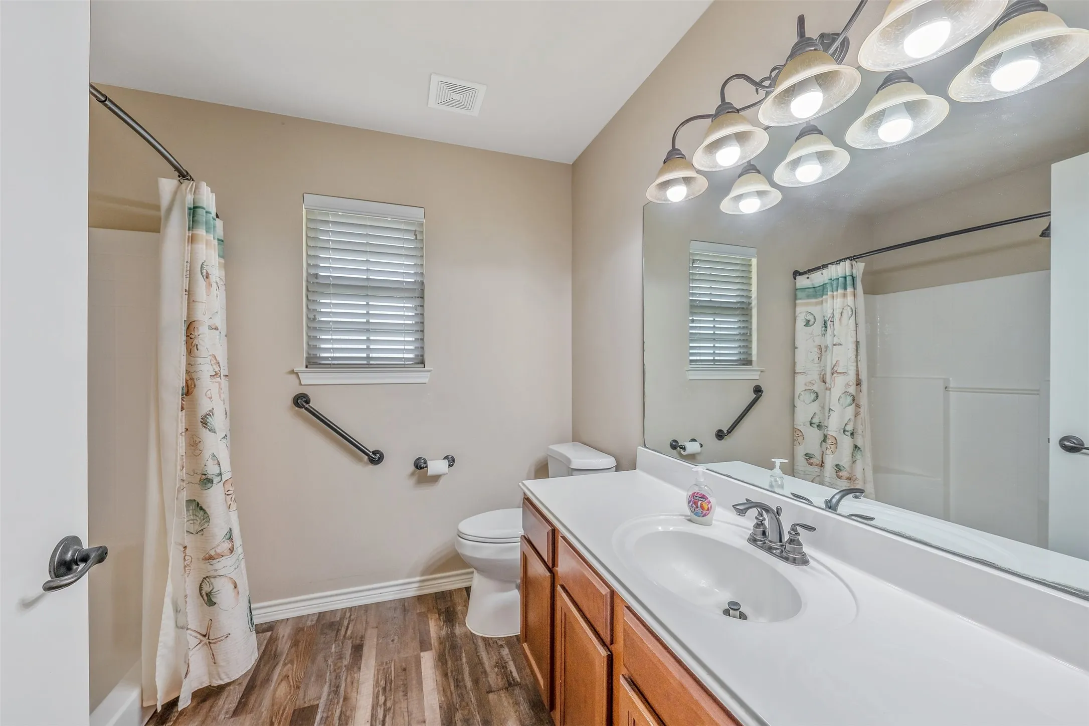 Condominium For Sale in Smith County , 421 W Cumberland 205, Tyler, Texas 75703, 2 Bedroom, 2 Bathroom, 2 Garage spaces, 1,379 Sqft, built in 2009, mls#21404982, Real Estate Agent in Tyler, Homes For Sale in Smith county, Homes For Sale in Tyler, Realtor in Tyler Texas, Real Estate Brokerage Independent Realty Texas, Luminita Cordes Realtor