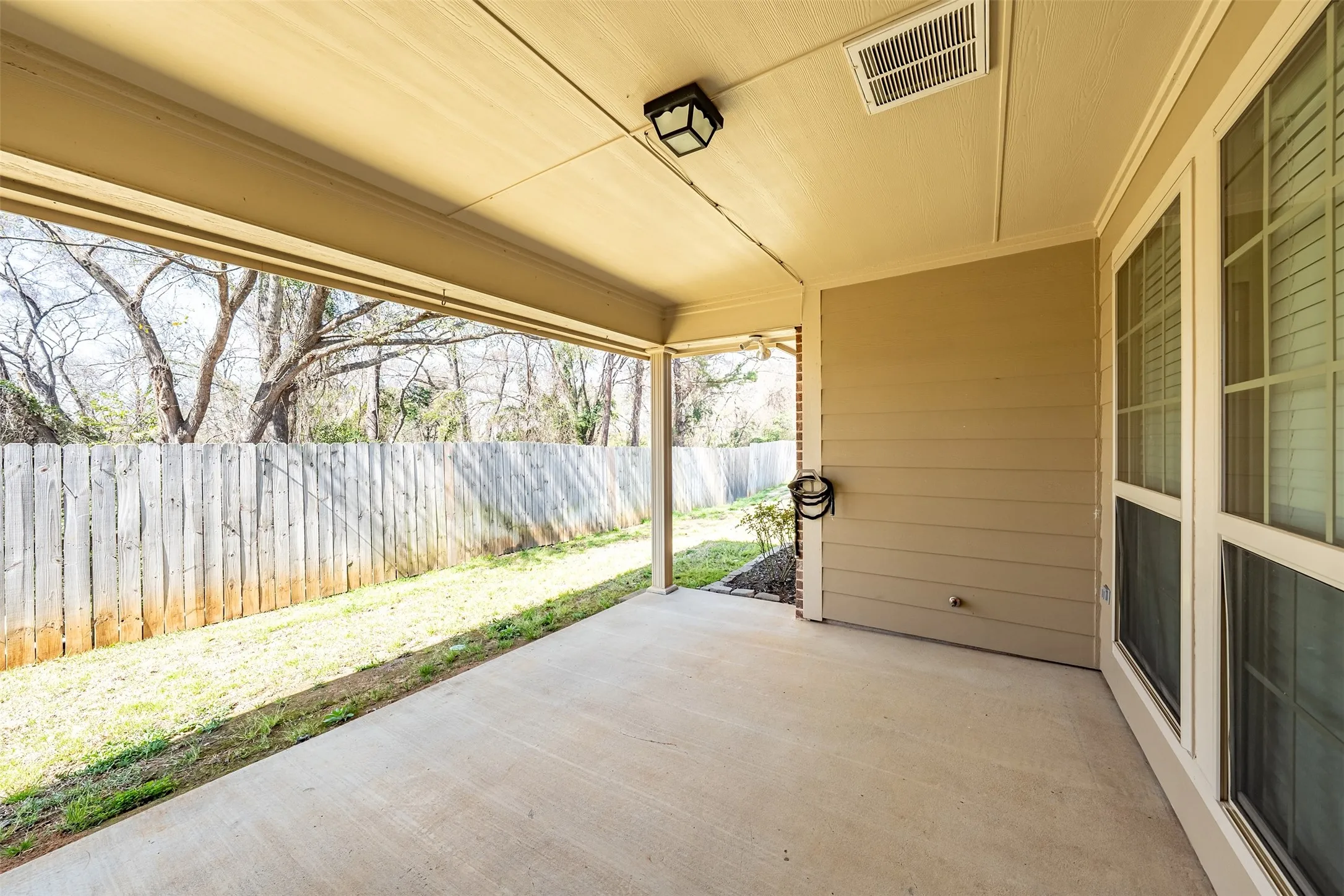 Condominium For Sale in Smith County , 421 W Cumberland 205, Tyler, Texas 75703, 2 Bedroom, 2 Bathroom, 2 Garage spaces, 1,379 Sqft, built in 2009, mls#21404982, Real Estate Agent in Tyler, Homes For Sale in Smith county, Homes For Sale in Tyler, Realtor in Tyler Texas, Real Estate Brokerage Independent Realty Texas, Luminita Cordes Realtor
