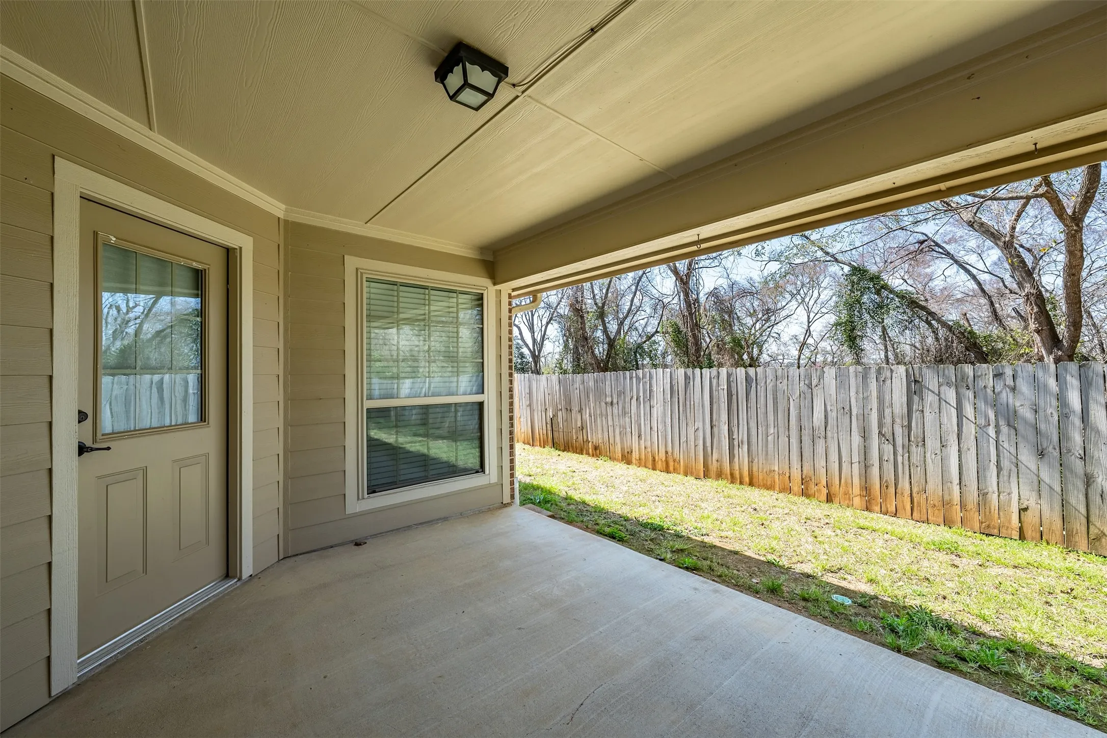Condominium For Sale in Smith County , 421 W Cumberland 205, Tyler, Texas 75703, 2 Bedroom, 2 Bathroom, 2 Garage spaces, 1,379 Sqft, built in 2009, mls#21404982, Real Estate Agent in Tyler, Homes For Sale in Smith county, Homes For Sale in Tyler, Realtor in Tyler Texas, Real Estate Brokerage Independent Realty Texas, Luminita Cordes Realtor