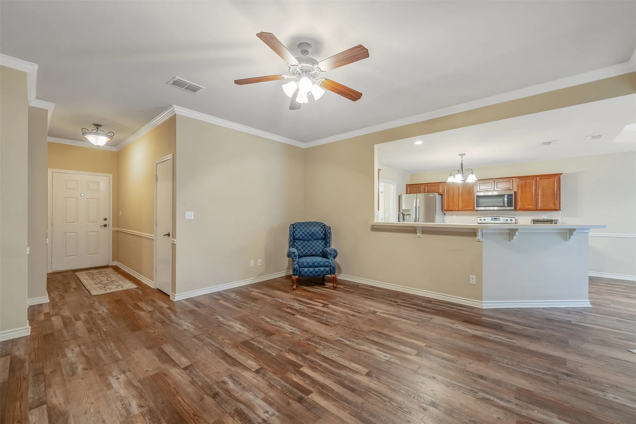 Condominium For Sale in Smith County , 421 W Cumberland 205, Tyler, Texas 75703, 2 Bedroom, 2 Bathroom, 2 Garage spaces, 1,379 Sqft, built in 2009, mls#21404982, Real Estate Agent in Tyler, Homes For Sale in Smith county, Homes For Sale in Tyler, Realtor in Tyler Texas, Real Estate Brokerage Independent Realty Texas, Luminita Cordes Realtor