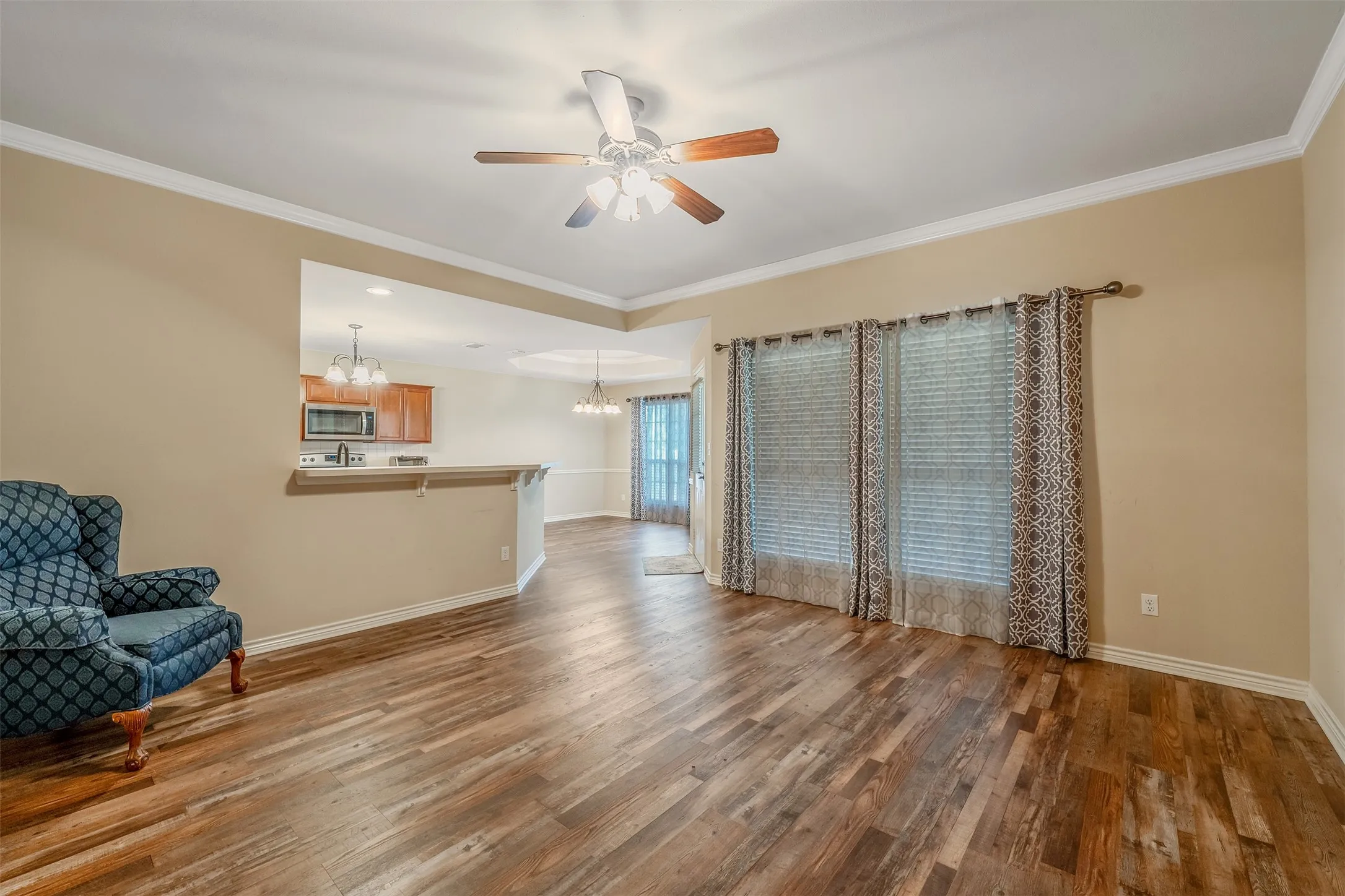 Condominium For Sale in Smith County , 421 W Cumberland 205, Tyler, Texas 75703, 2 Bedroom, 2 Bathroom, 2 Garage spaces, 1,379 Sqft, built in 2009, mls#21404982, Real Estate Agent in Tyler, Homes For Sale in Smith county, Homes For Sale in Tyler, Realtor in Tyler Texas, Real Estate Brokerage Independent Realty Texas, Luminita Cordes Realtor