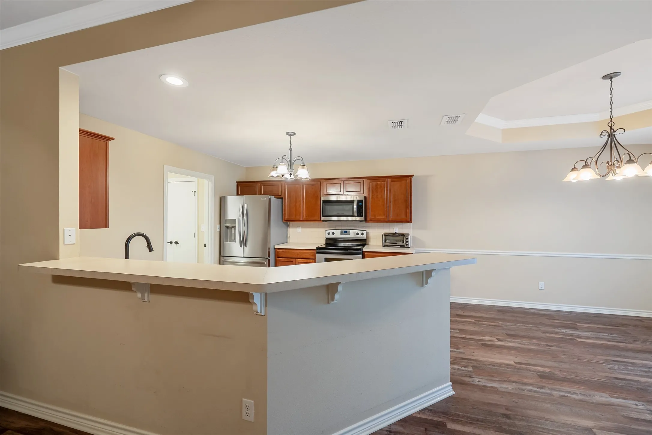 Condominium For Sale in Smith County , 421 W Cumberland 205, Tyler, Texas 75703, 2 Bedroom, 2 Bathroom, 2 Garage spaces, 1,379 Sqft, built in 2009, mls#21404982, Real Estate Agent in Tyler, Homes For Sale in Smith county, Homes For Sale in Tyler, Realtor in Tyler Texas, Real Estate Brokerage Independent Realty Texas, Luminita Cordes Realtor