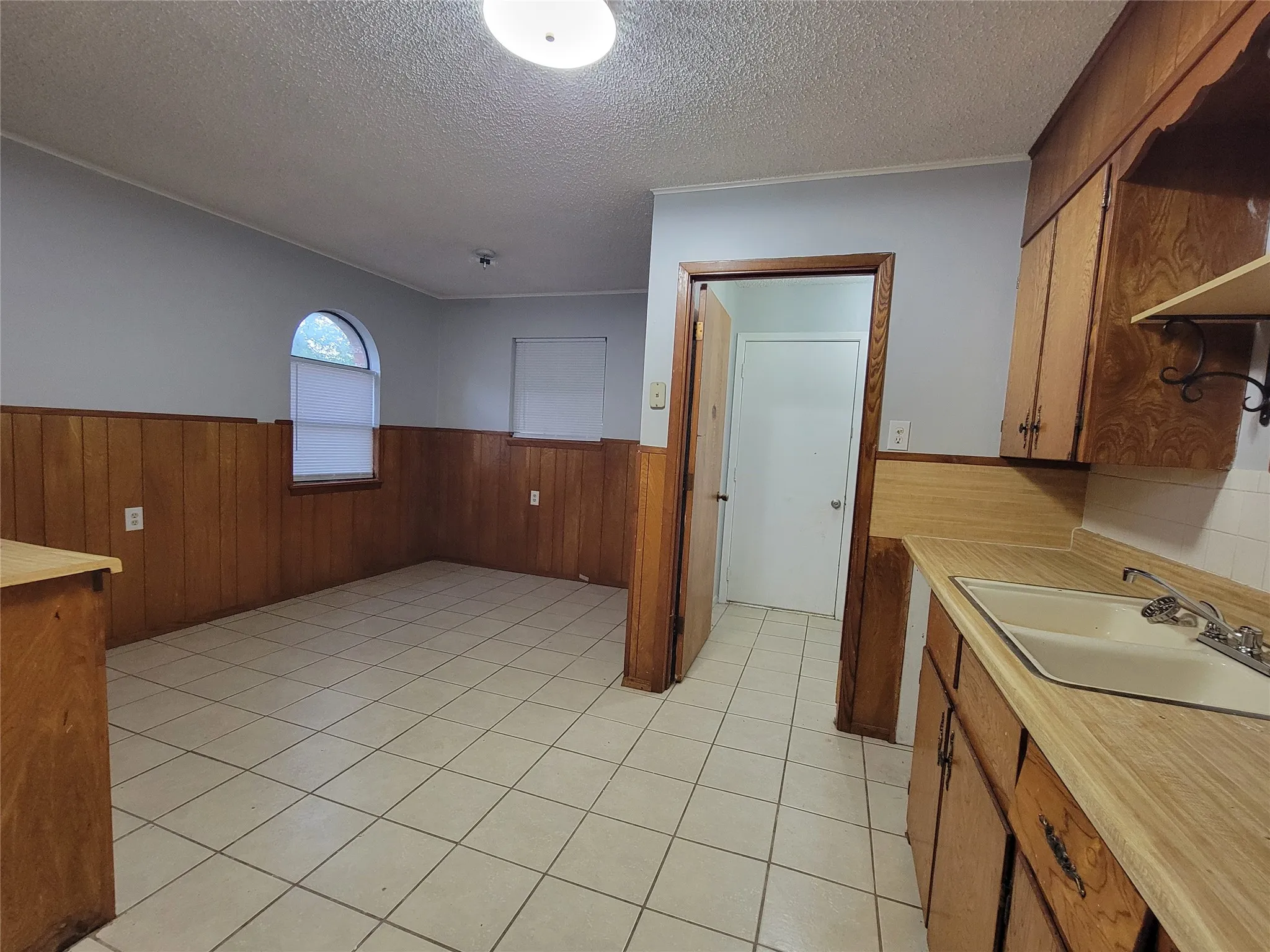 Single Family Residence For Rent in Callahan County , 214 Sherwood Lane #5, Clyde, Texas 79510, 2 Bedroom, 1 Bathroom, Garage spaces, 960 Sqft, built in 1981, mls#21403987, Real Estate Agent in Clyde, Homes For Rent in Callahan county, Homes For Rent in Clyde, Realtor in Clyde Texas, Real Estate Brokerage Independent Realty Texas, Luminita Cordes Realtor