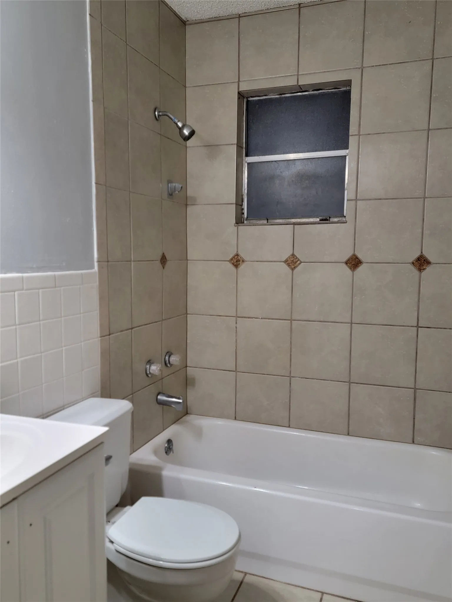 Single Family Residence For Rent in Callahan County , 214 Sherwood Lane #5, Clyde, Texas 79510, 2 Bedroom, 1 Bathroom, Garage spaces, 960 Sqft, built in 1981, mls#21403987, Real Estate Agent in Clyde, Homes For Rent in Callahan county, Homes For Rent in Clyde, Realtor in Clyde Texas, Real Estate Brokerage Independent Realty Texas, Luminita Cordes Realtor