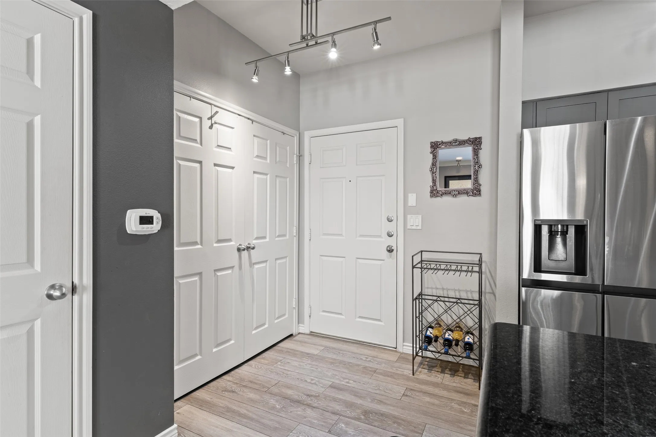 Condominium For Rent in Dallas County , 3102 Kings Road 3201, Dallas, Texas 75219, 2 Bedroom, 2 Bathroom, 2 Garage spaces, 1,103 Sqft, built in 2001, mls#21404701, Real Estate Agent in Dallas, Homes For Rent in Dallas county, Homes For Rent in Dallas, Realtor in Dallas Texas, Real Estate Brokerage Independent Realty Texas, Luminita Cordes Realtor